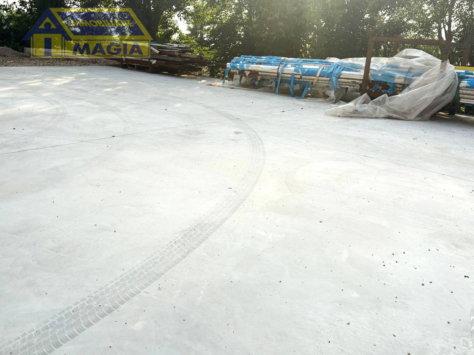 Capannone in vendita a Ancarano