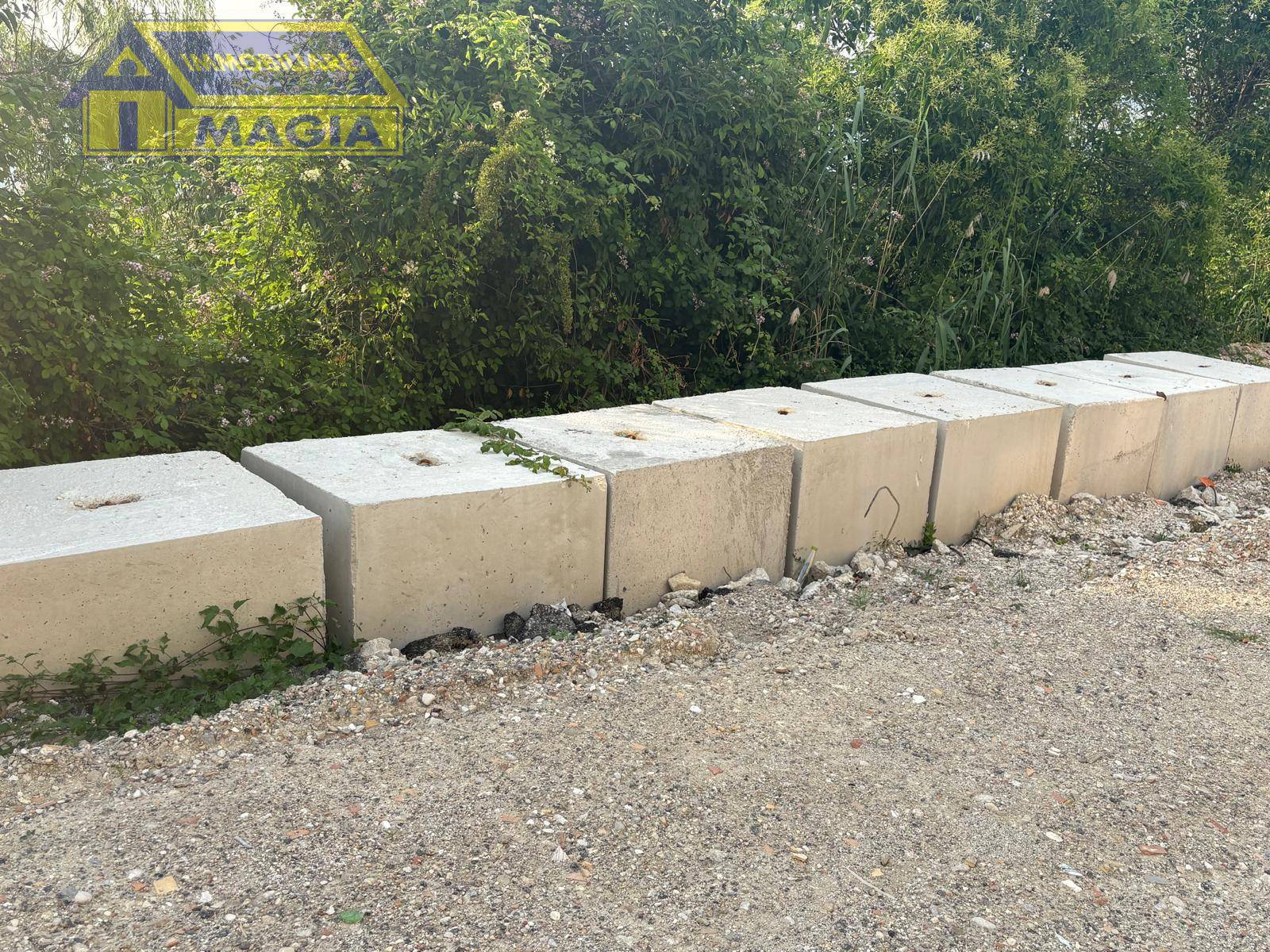 Capannone in vendita a Ancarano