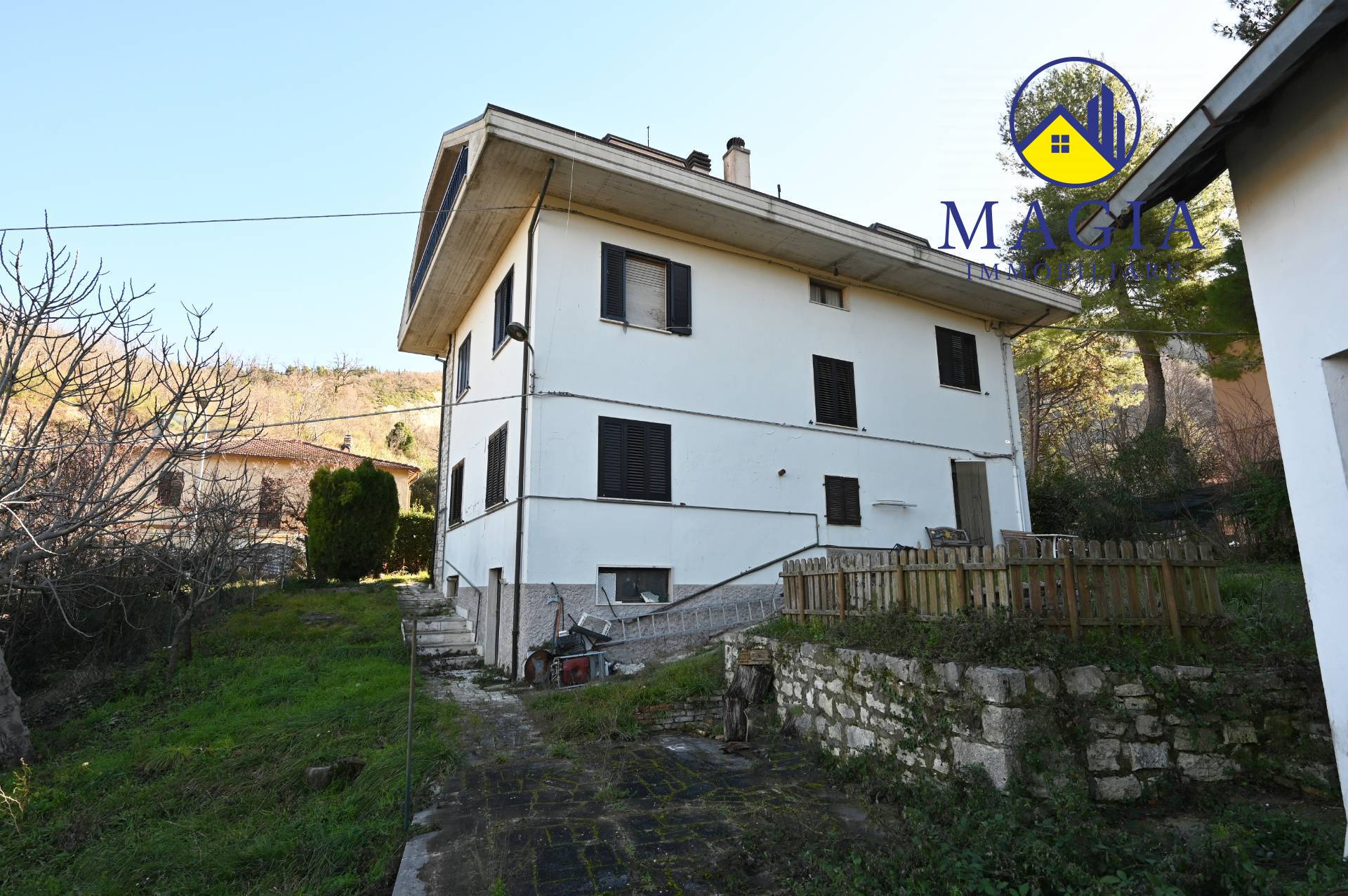 Casa singola in vendita a Ascoli Piceno, Castel Trosino