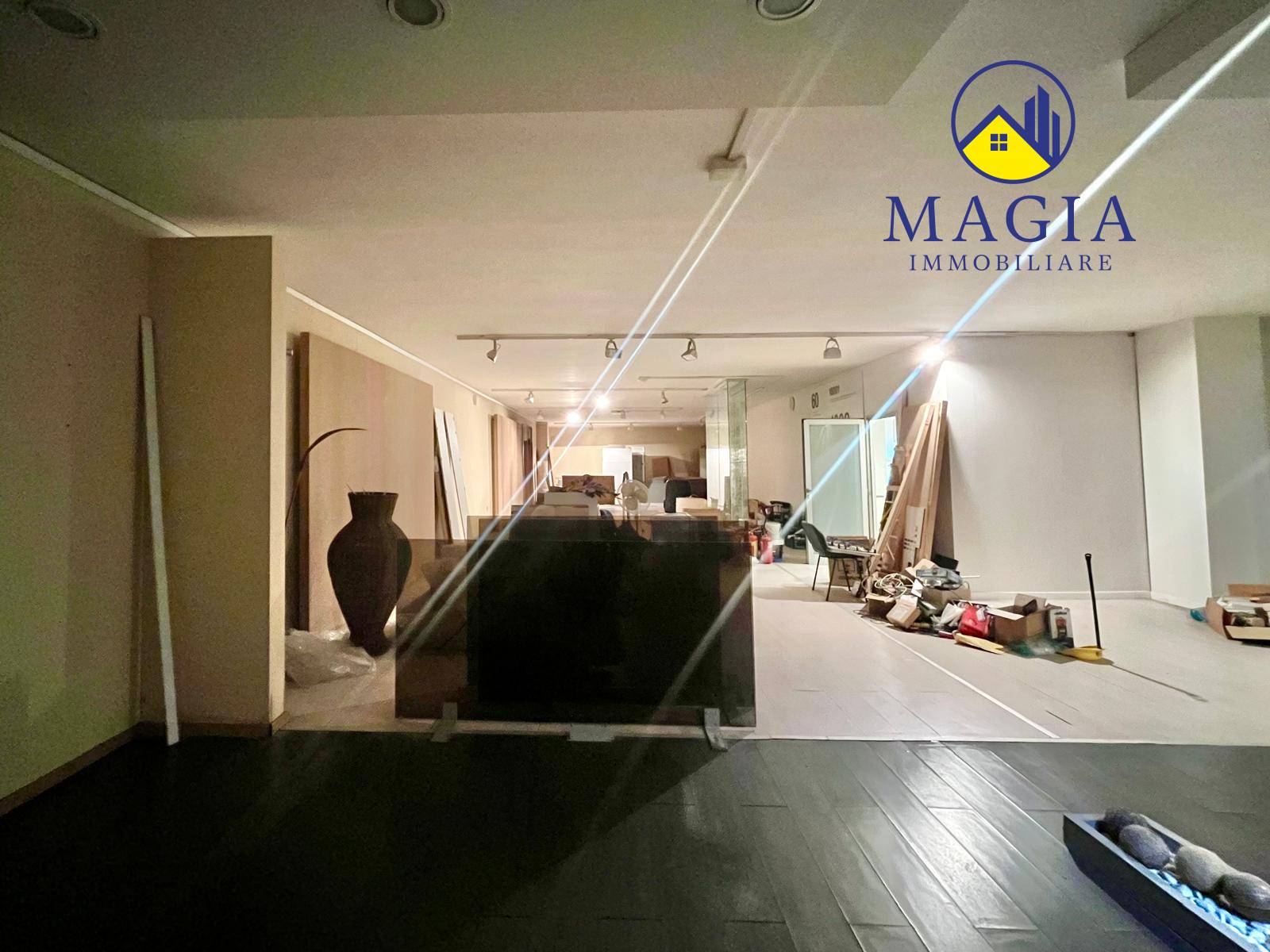 Deposito in vendita a San Benedetto del Tronto, Porto d'Ascoli