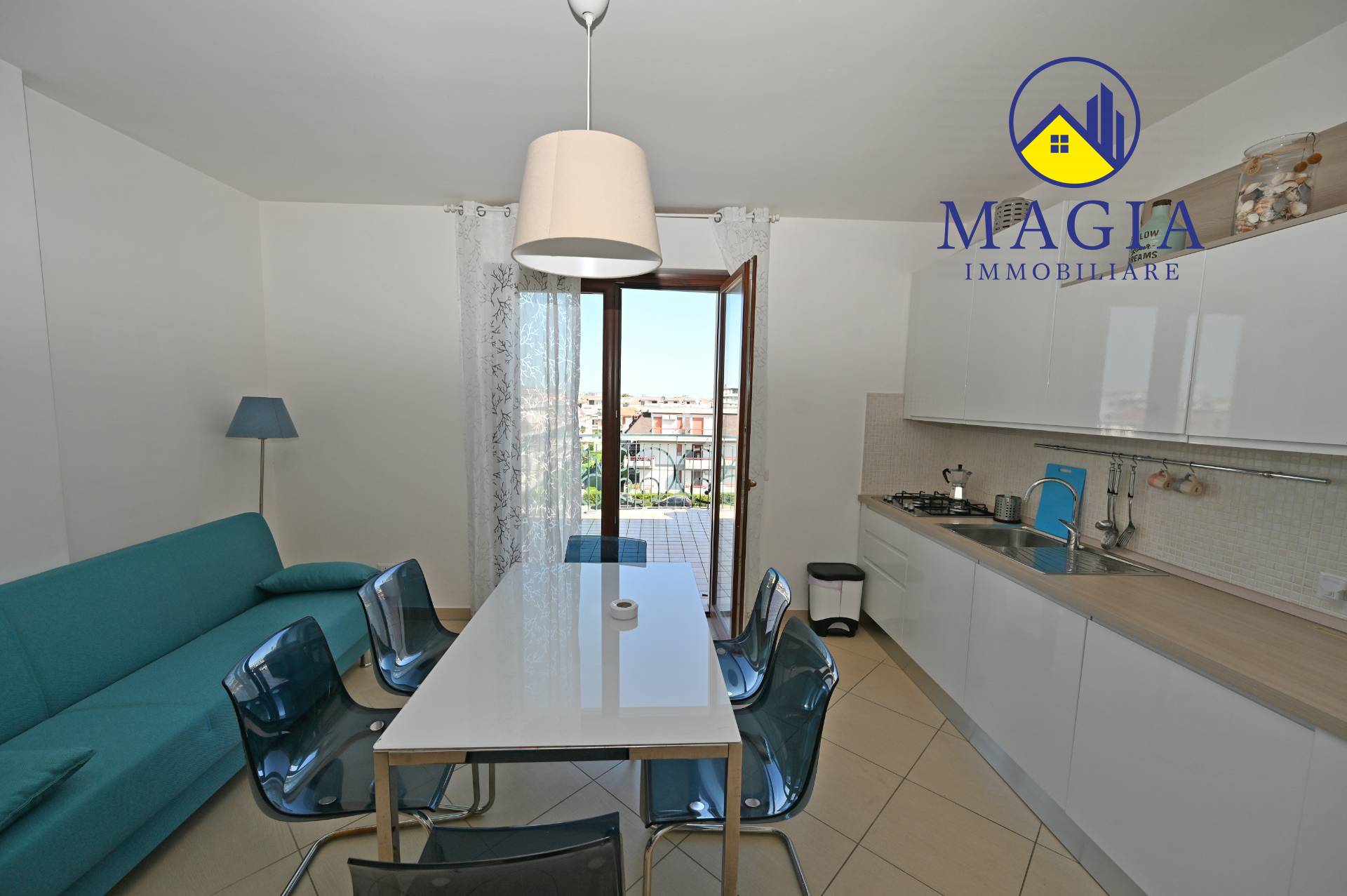 Appartamento in vendita a Martinsicuro, Zona Mare