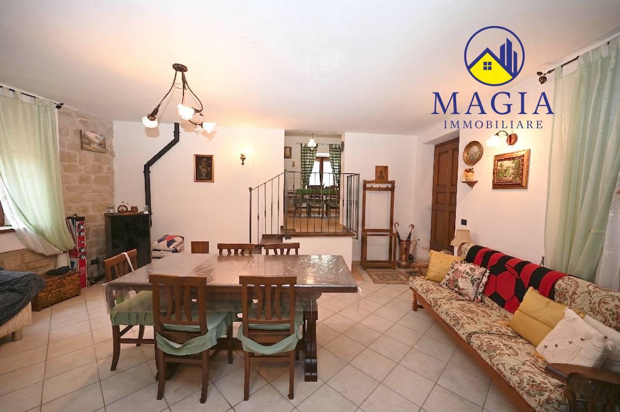 Casa Indipendente in vendita a Montegallo