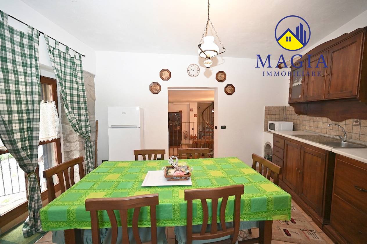 Casa Indipendente in vendita a Montegallo