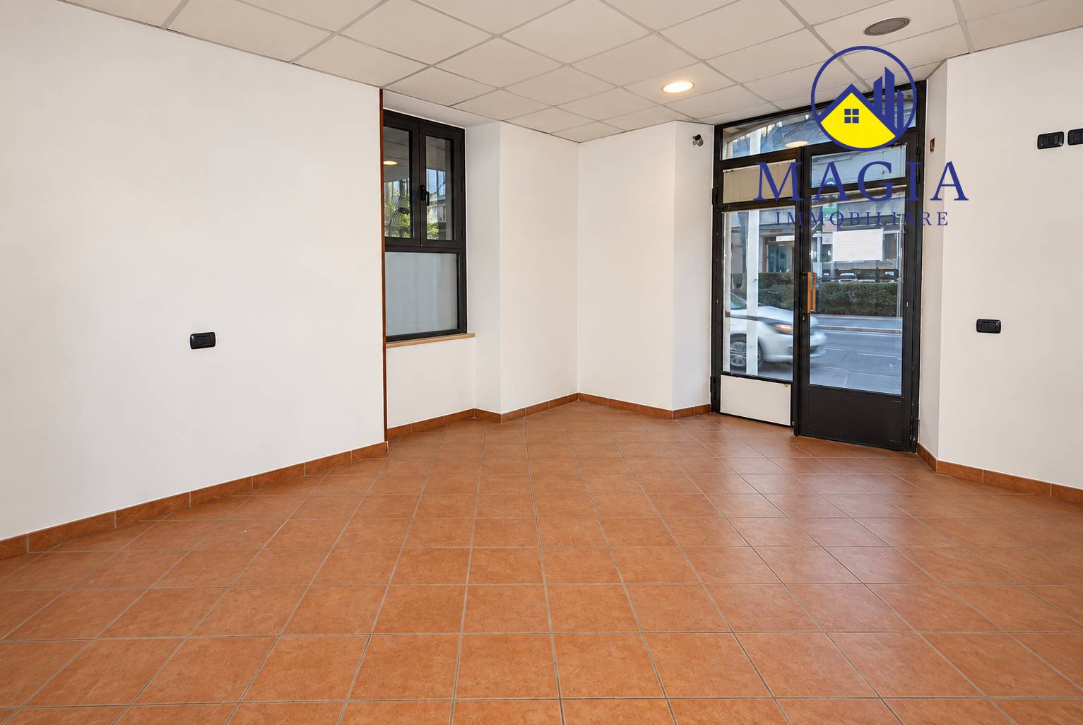 Locale commerciale in vendita a Ascoli Piceno, Porta Maggiore