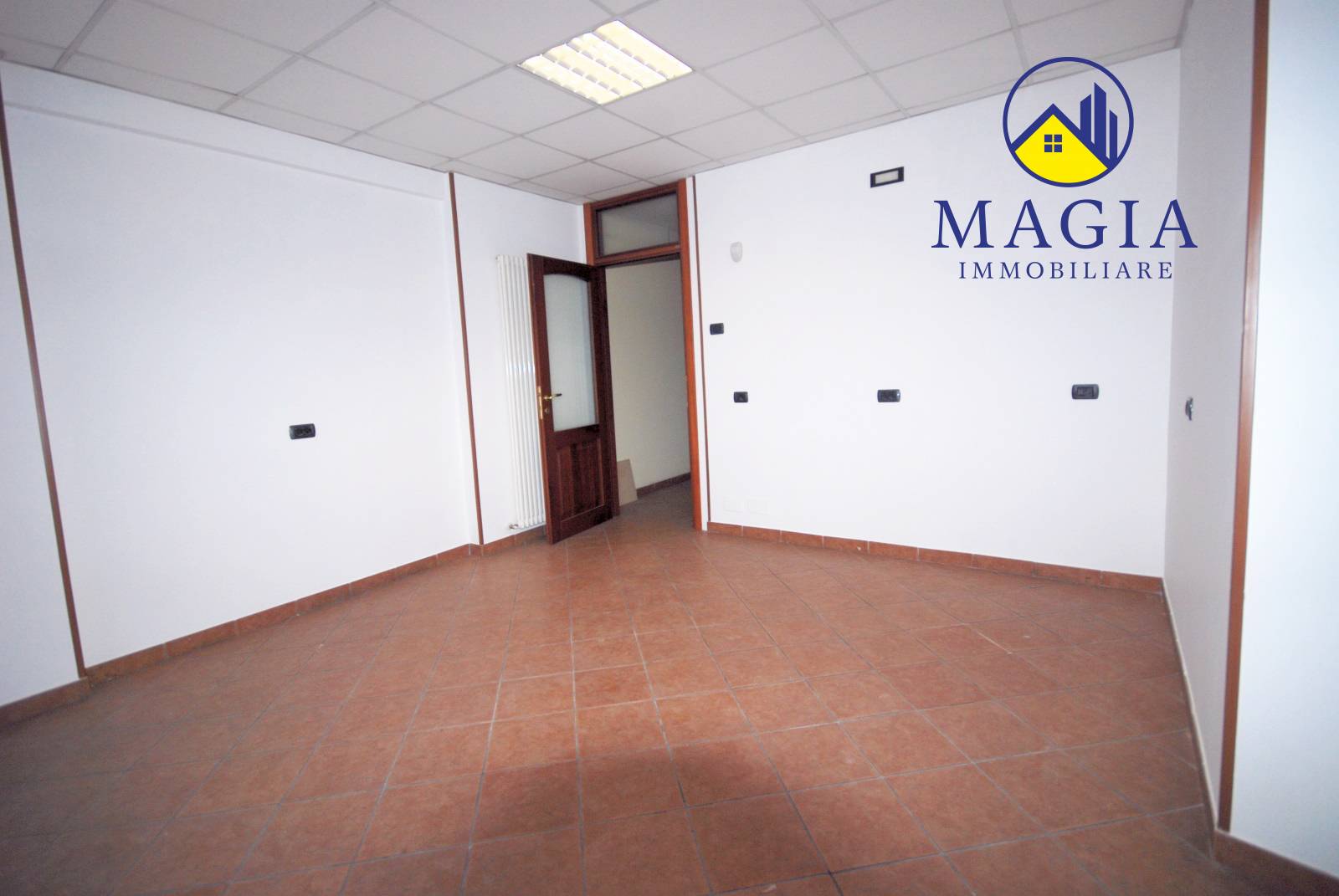 Locale commerciale in vendita a Ascoli Piceno, Porta Maggiore