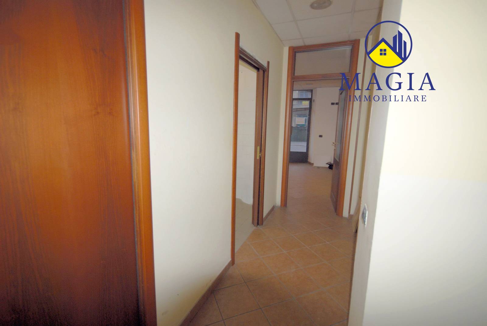 Locale commerciale in vendita a Ascoli Piceno, Porta Maggiore