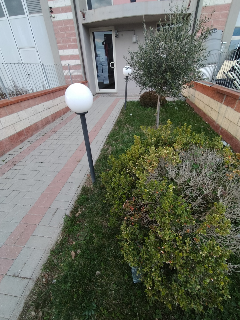 Ufficio con giardino in via del fonditore, Follonica