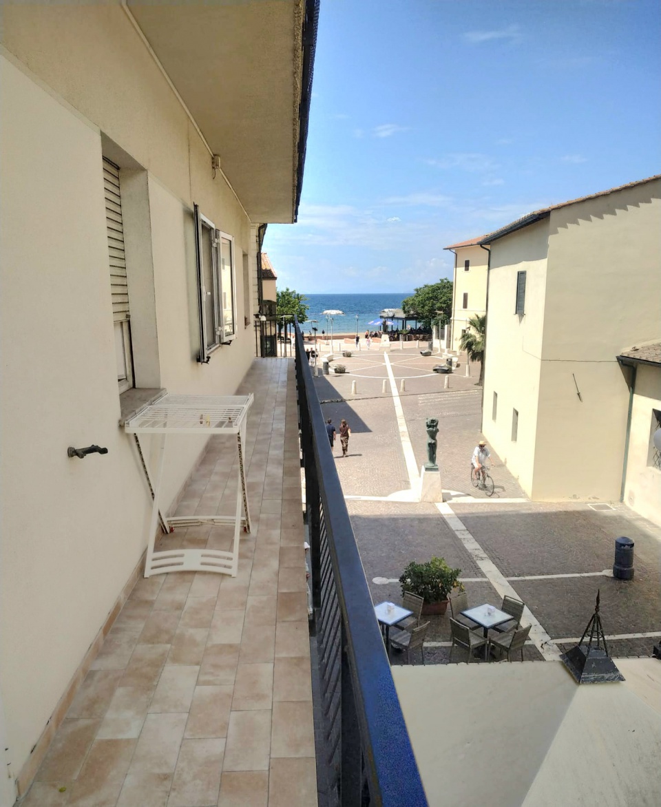 Quadrilocale vista mare in via roma, Follonica
