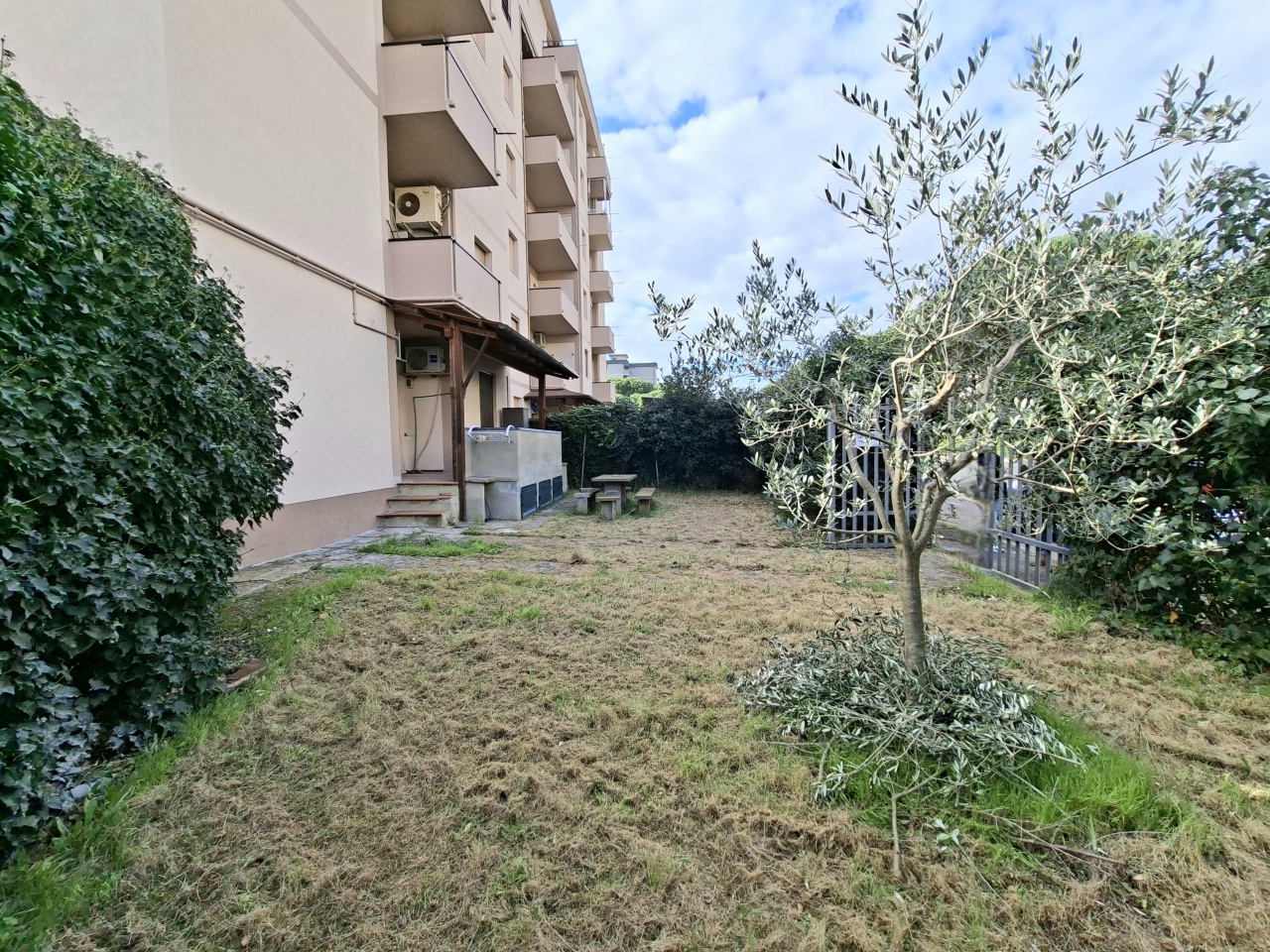 Trilocale con giardino in via lago di lugano, Follonica