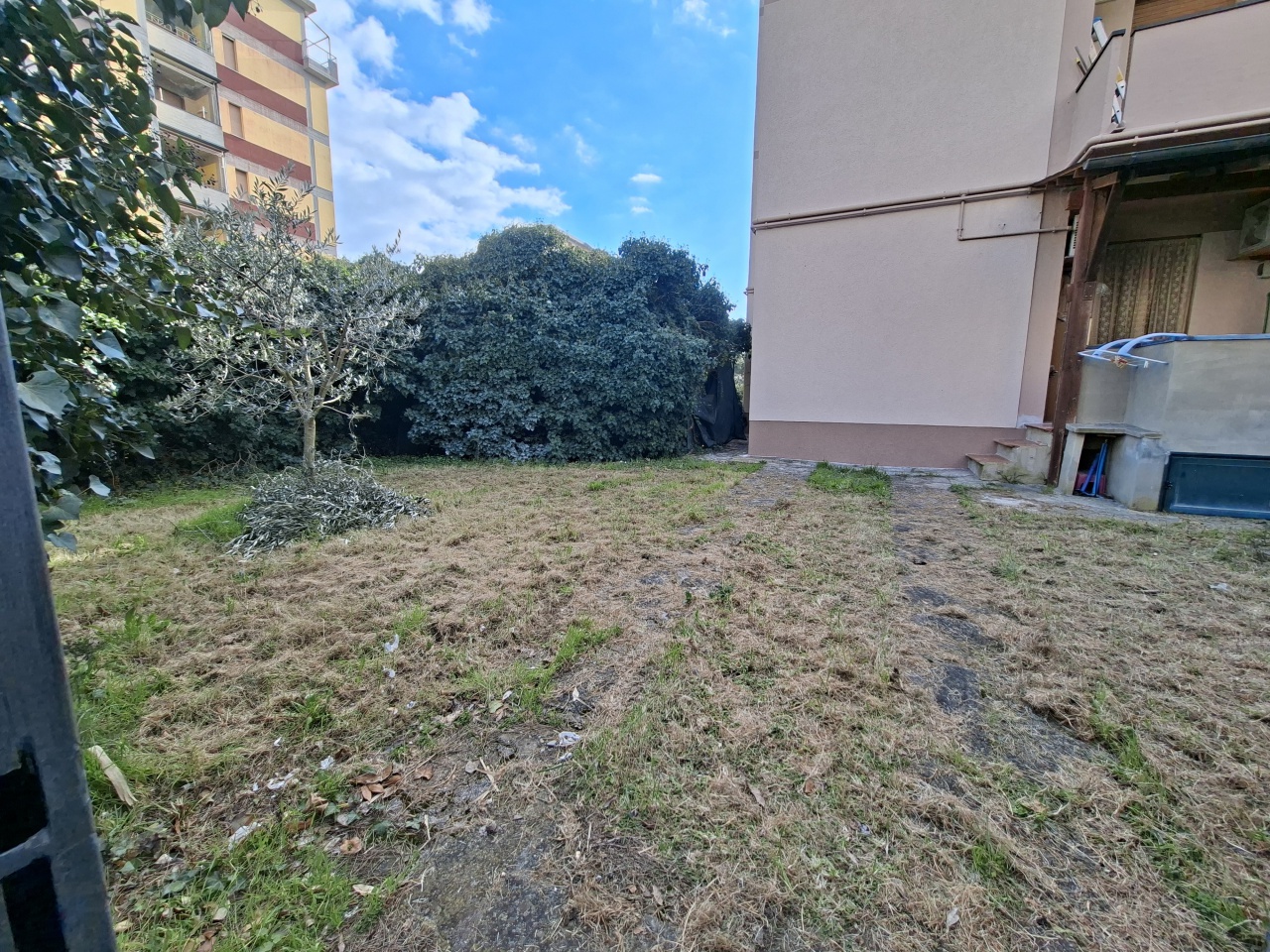 Trilocale con giardino in via lago di lugano, Follonica