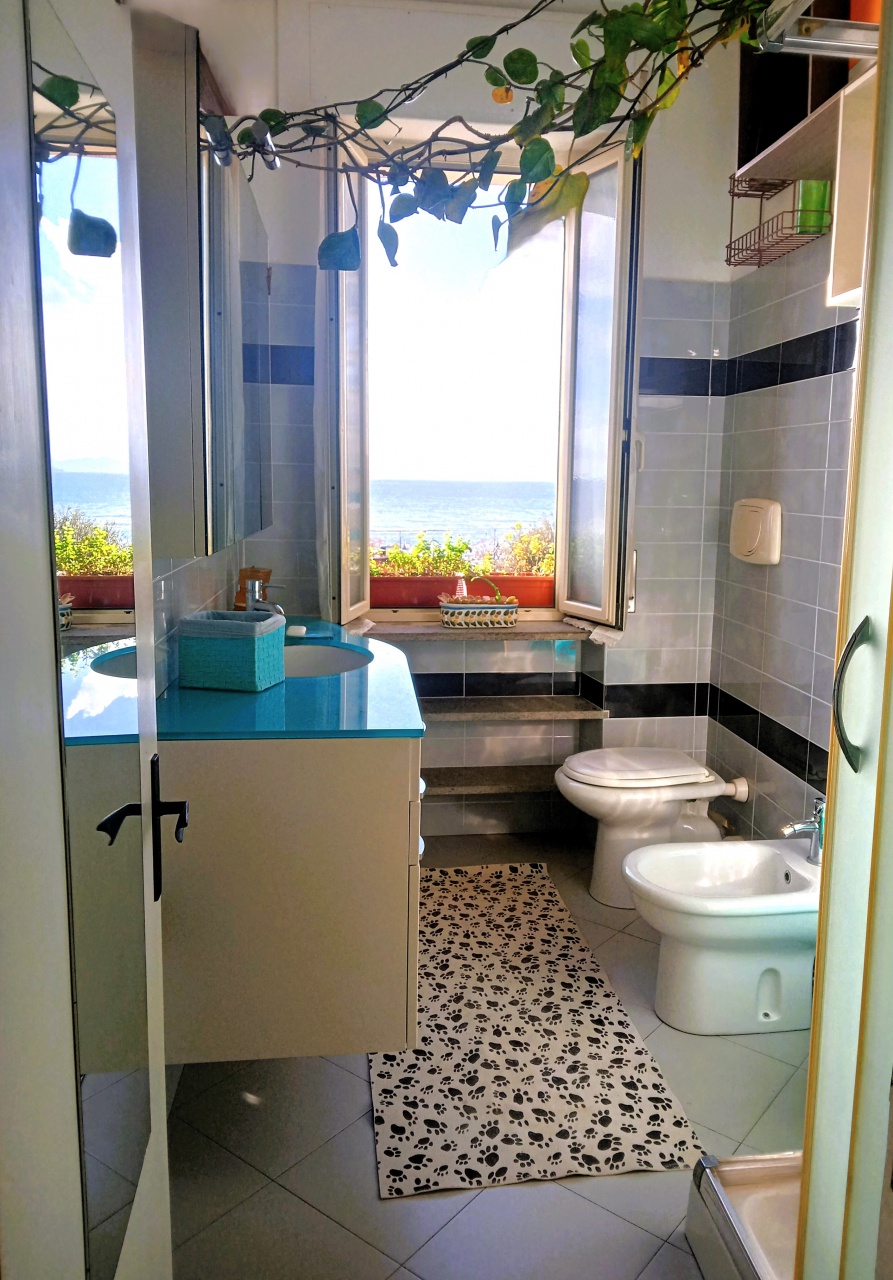 Quadrilocale vista mare in via serri, Follonica