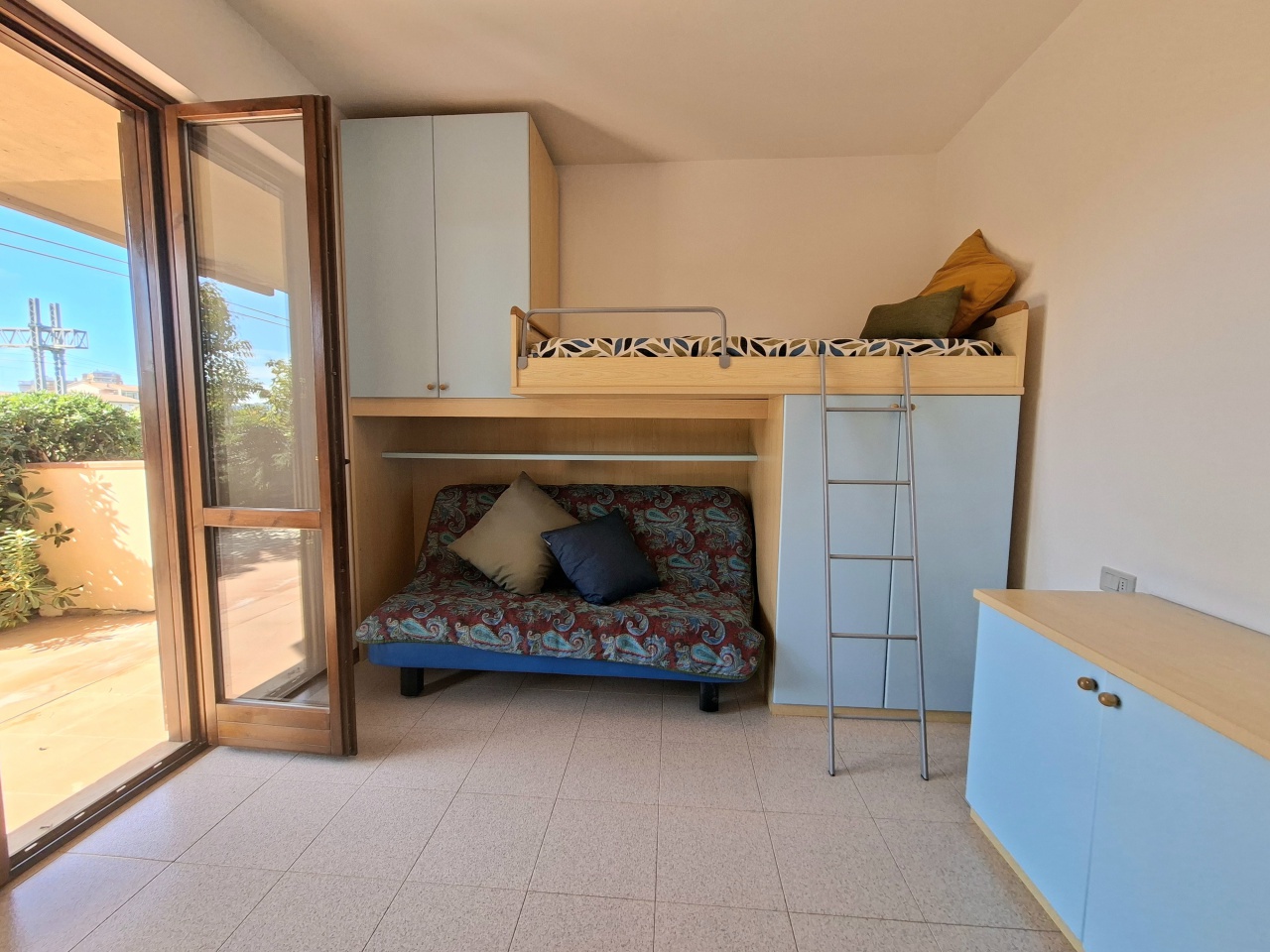 Trilocale arredato in affitto in via spinelli, Follonica