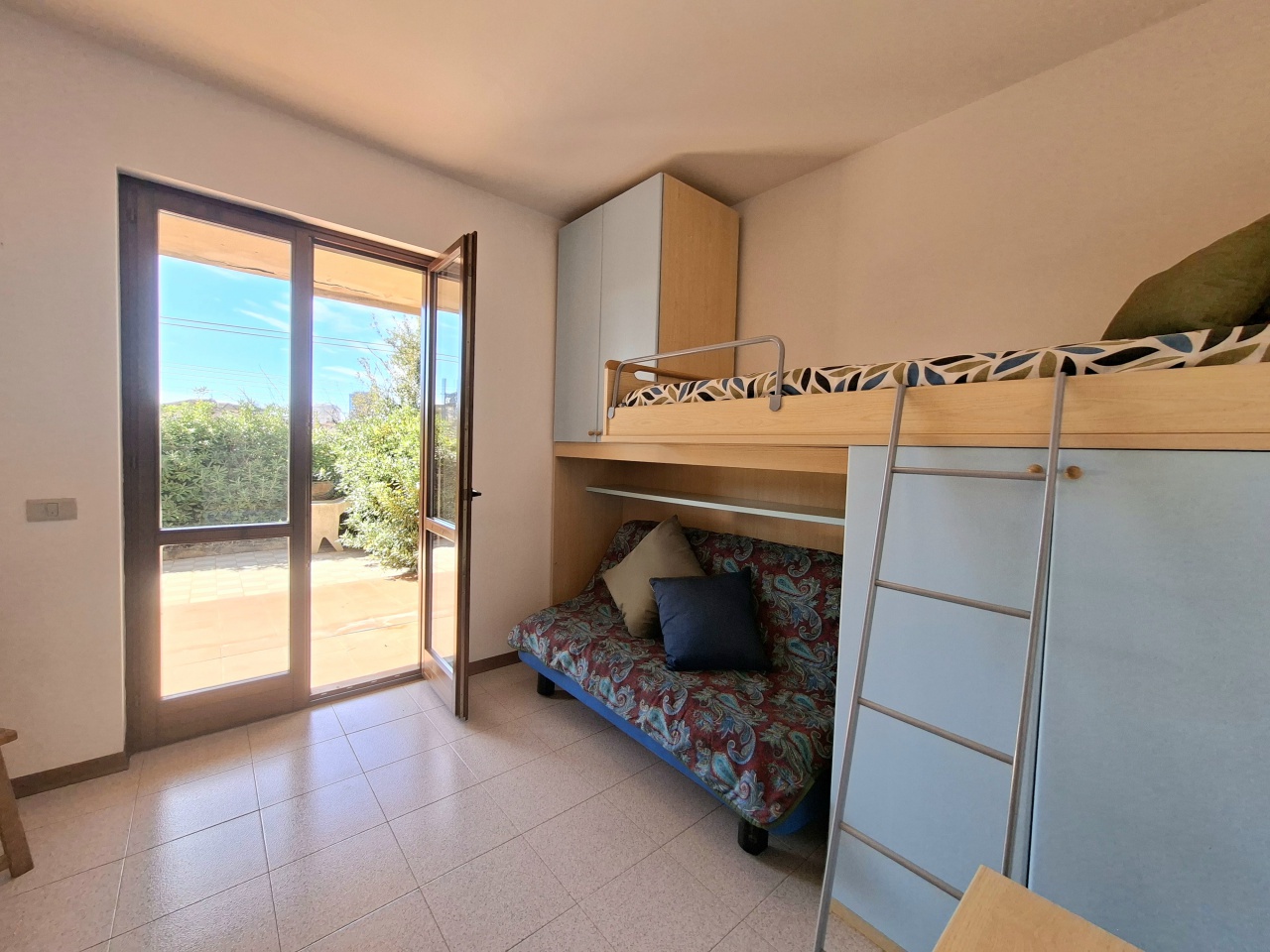 Trilocale arredato in affitto in via spinelli, Follonica