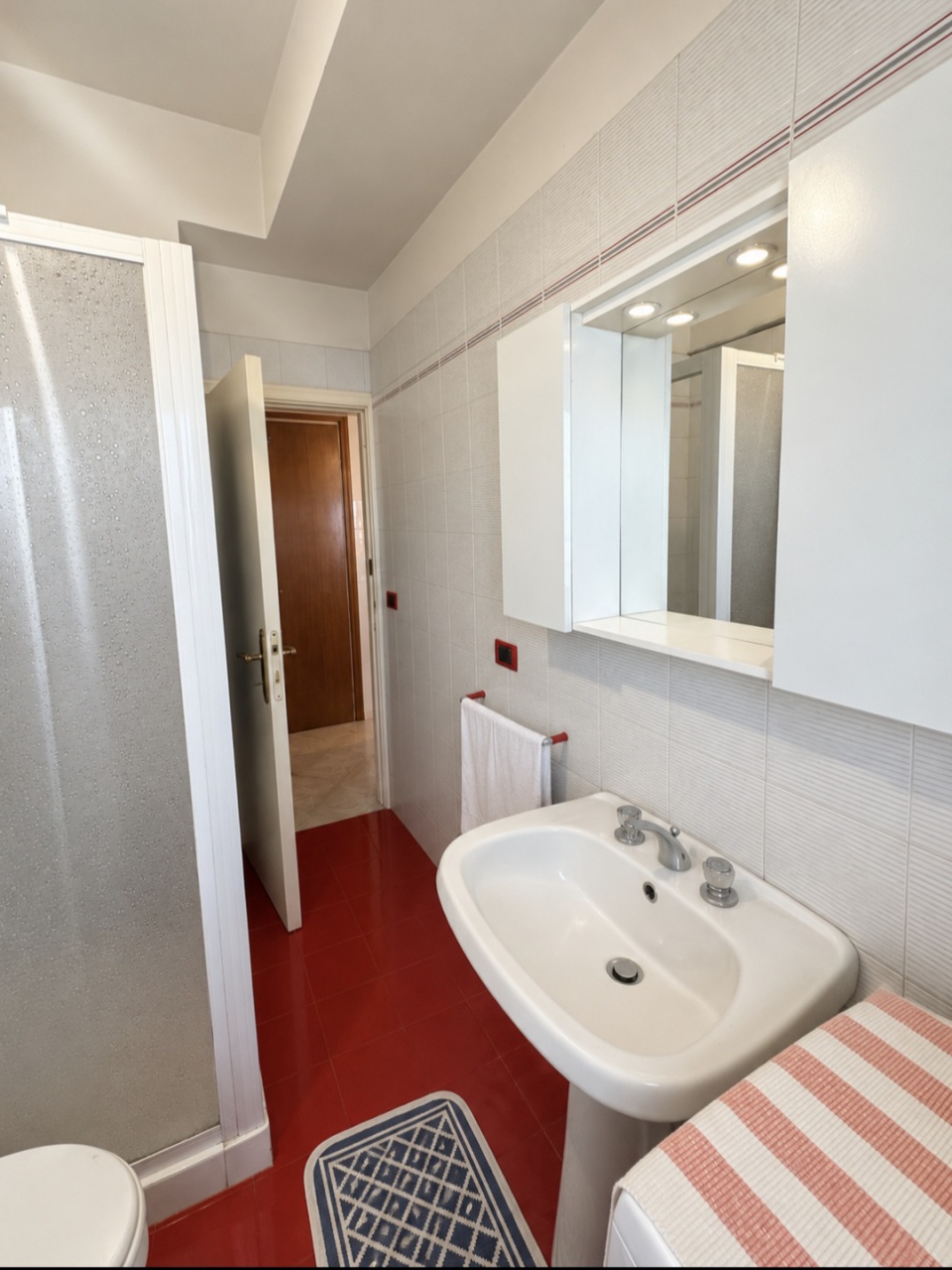 Appartamento con terrazzo in vi campania, Follonica