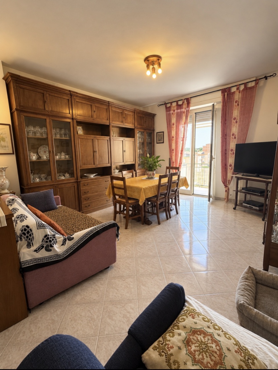Appartamento con terrazzo in vi campania, Follonica
