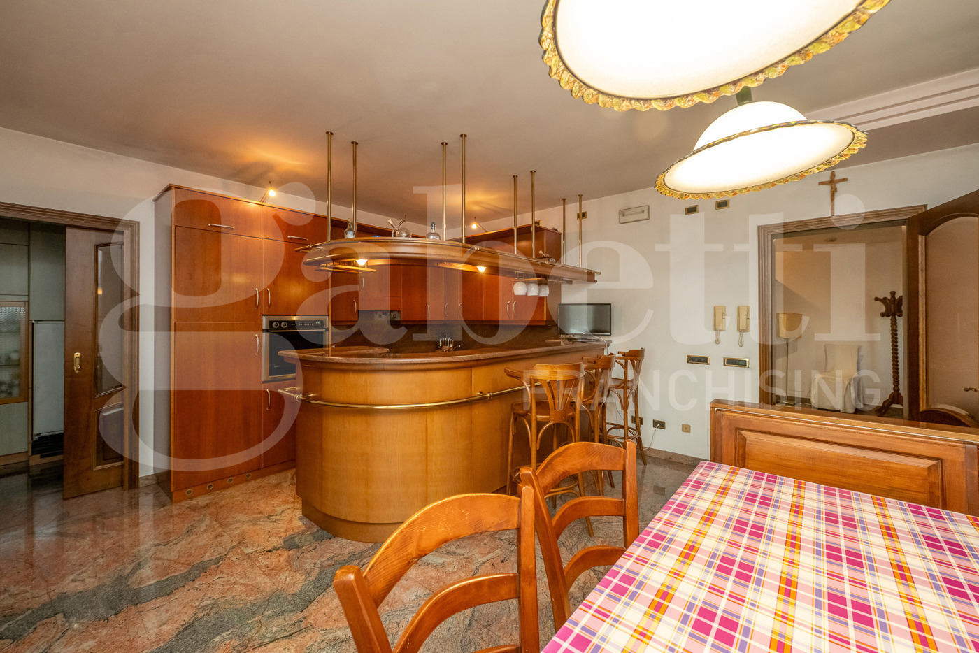 Stabile/Palazzo con box a Solesino