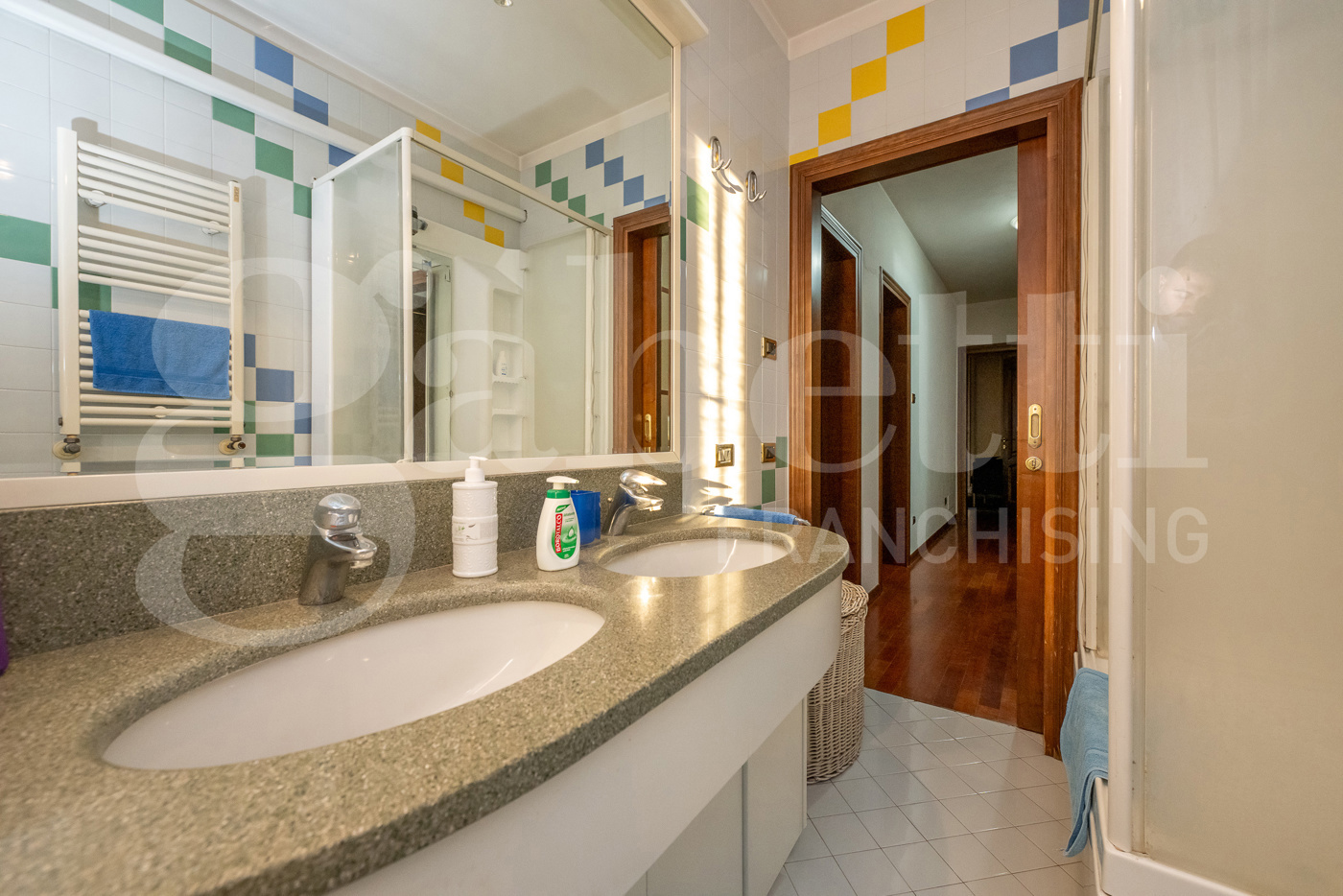 Stabile/Palazzo con box a Solesino