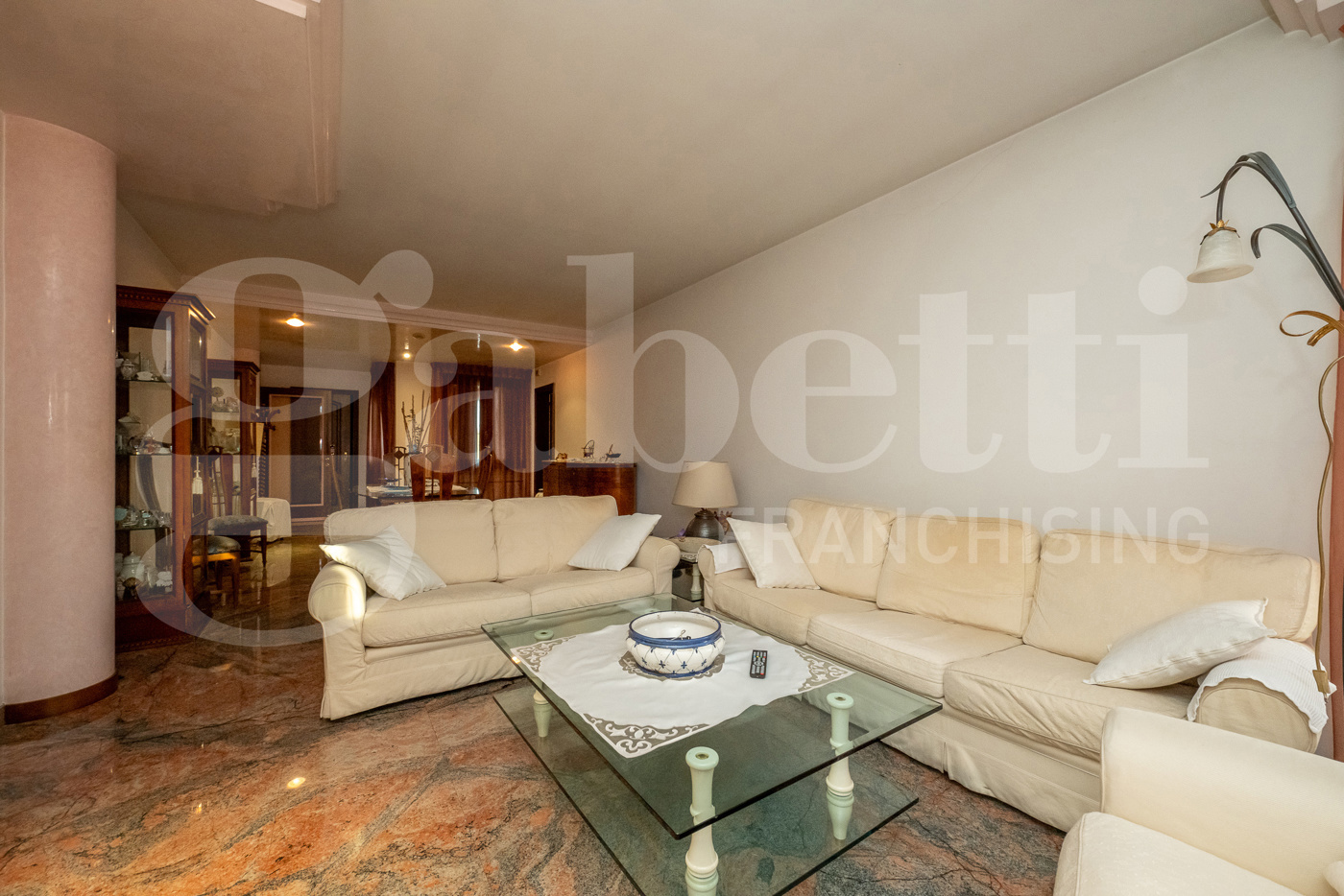 Stabile/Palazzo con box a Solesino