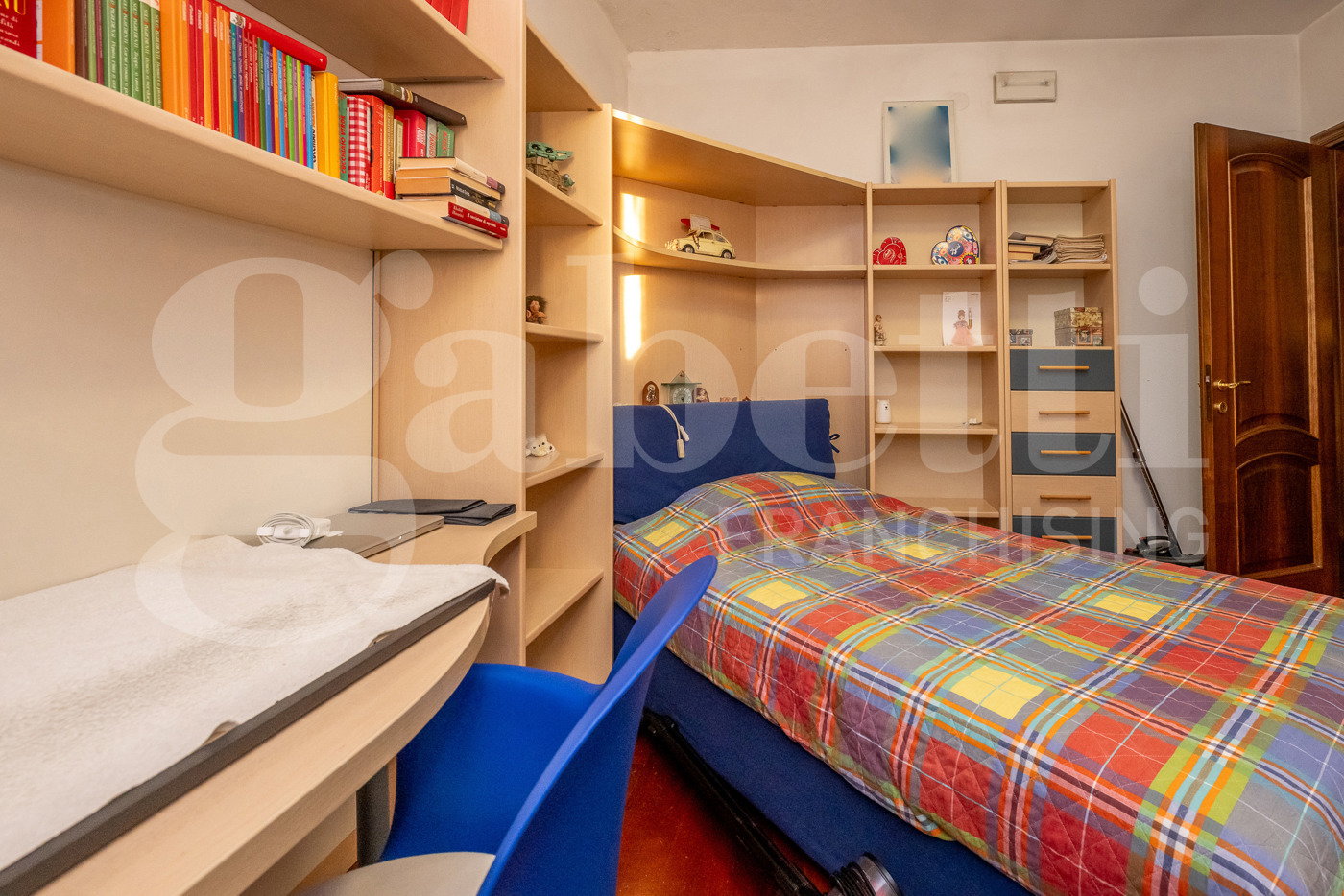 Stabile/Palazzo con box a Solesino