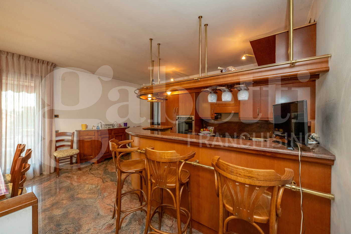 Stabile/Palazzo con box a Solesino