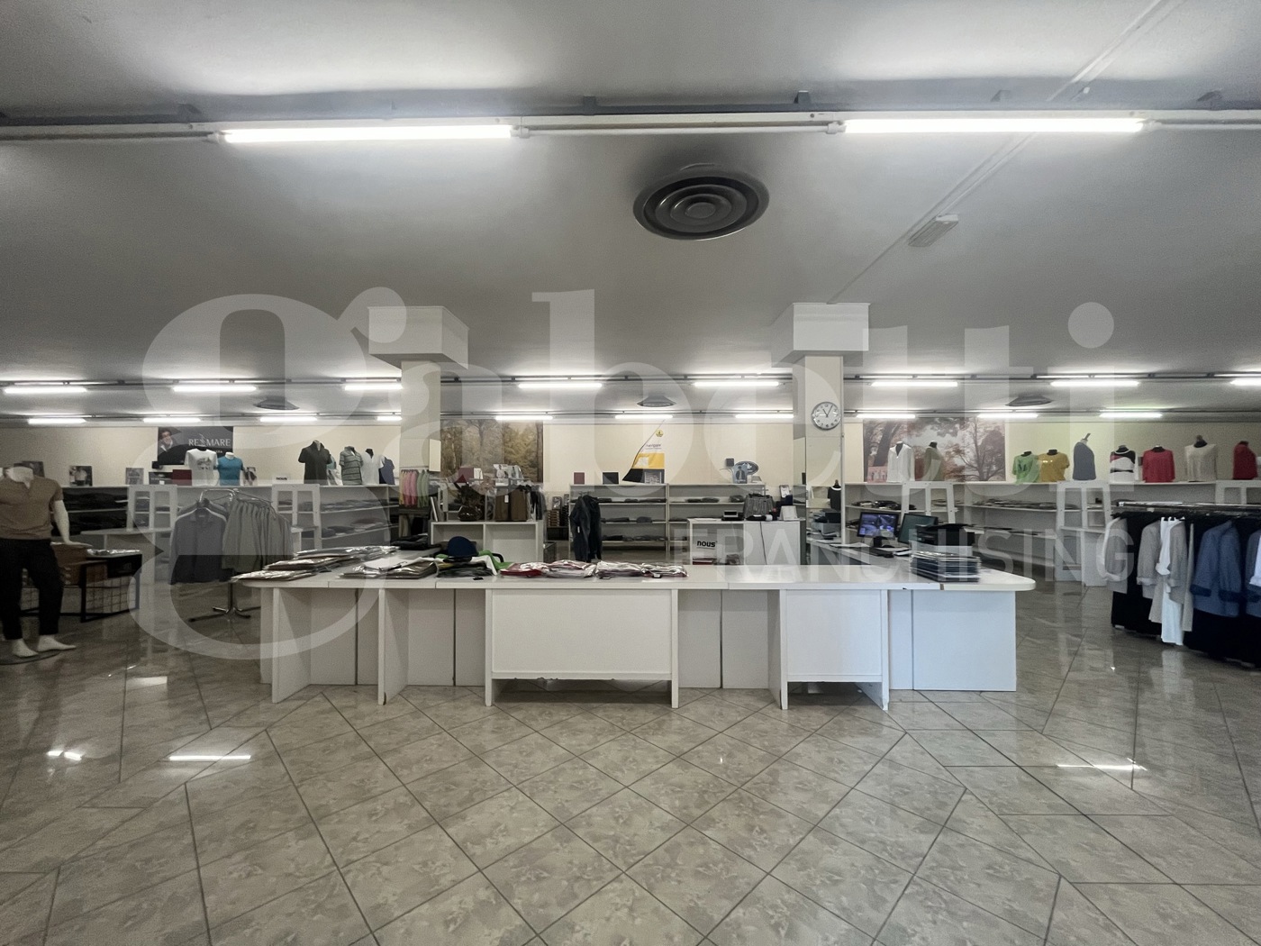 Capannone con box doppio a Rovigo