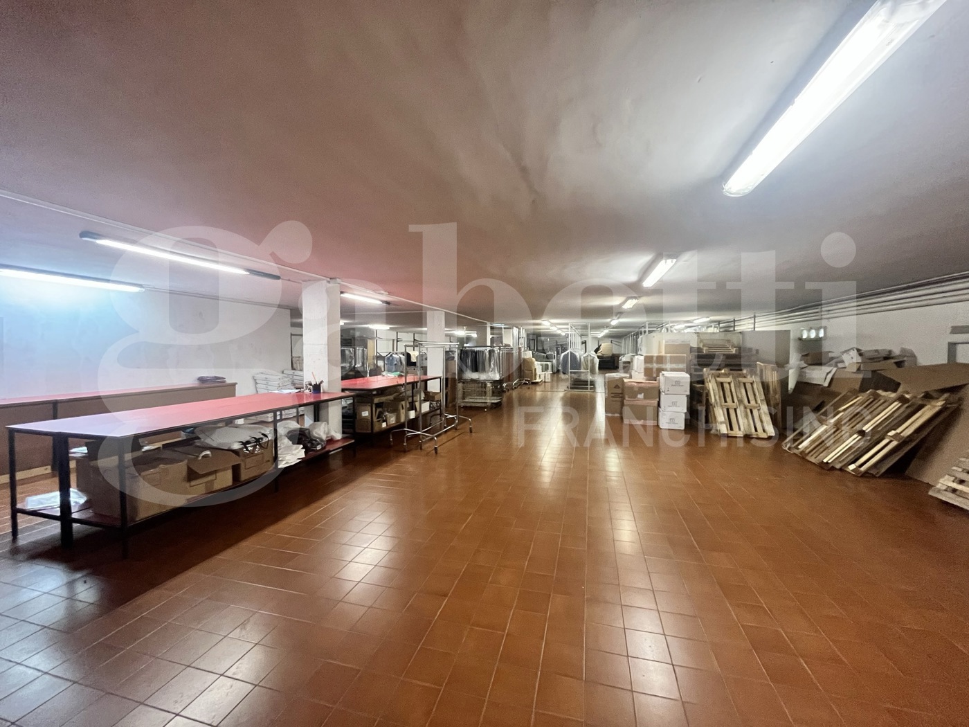 Capannone con box doppio a Rovigo