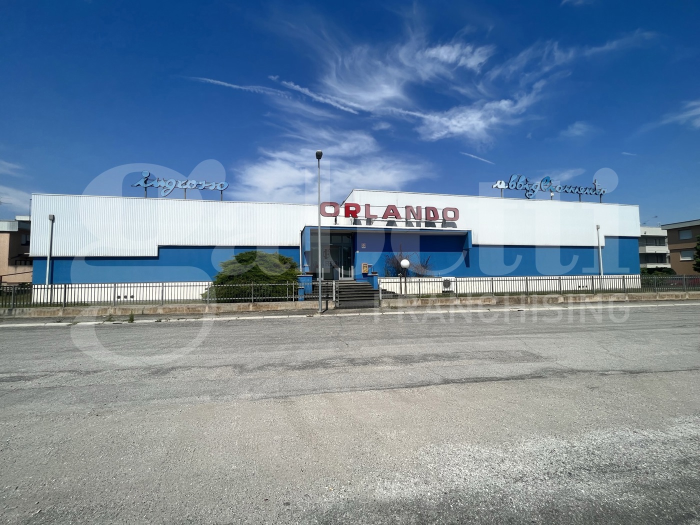 Capannone con box doppio a Rovigo