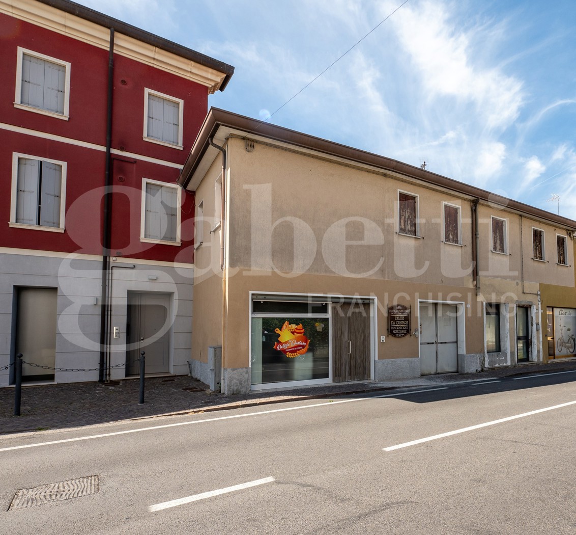 Stabile/Palazzo in vendita a Tribano