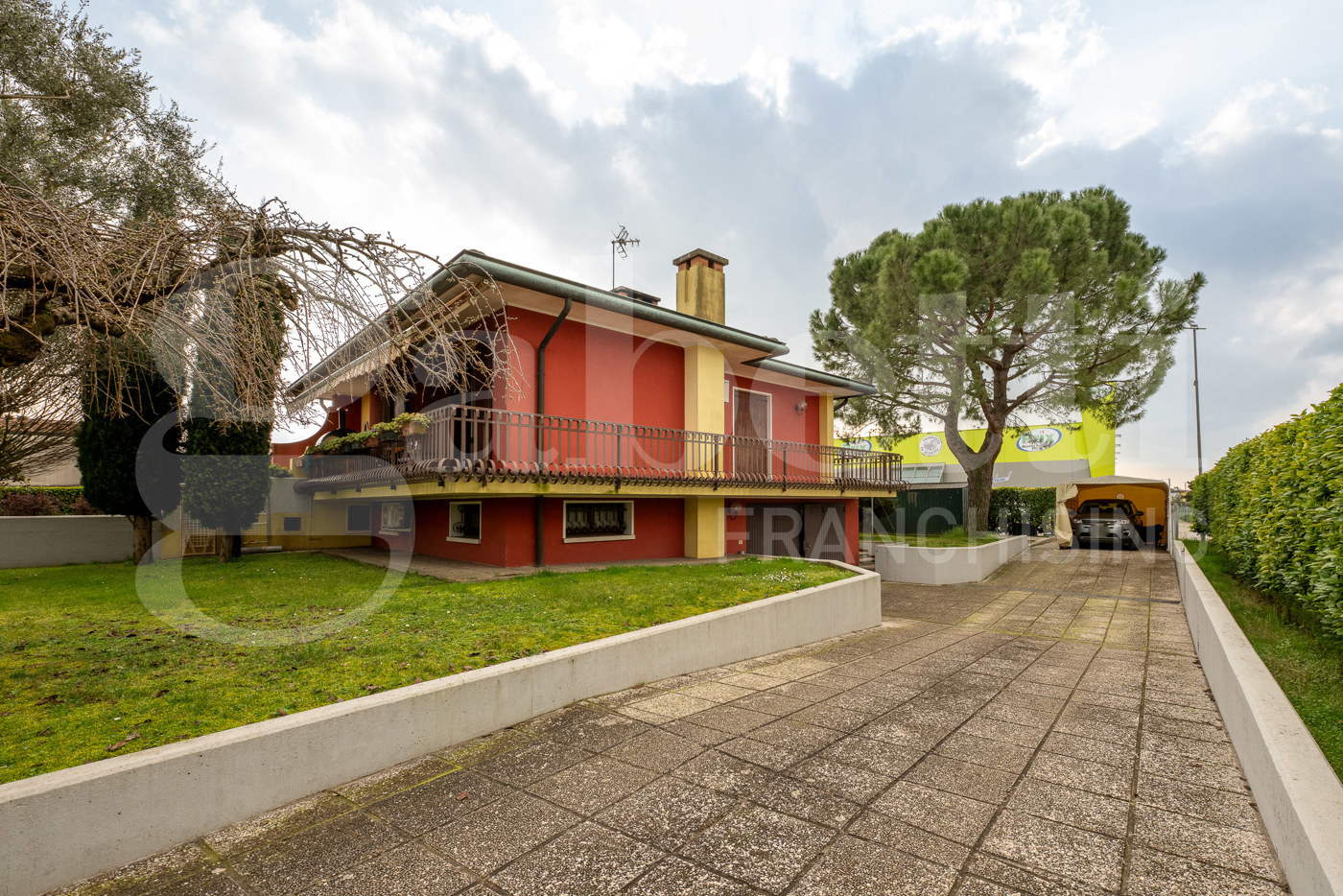 Villa con giardino a Tribano