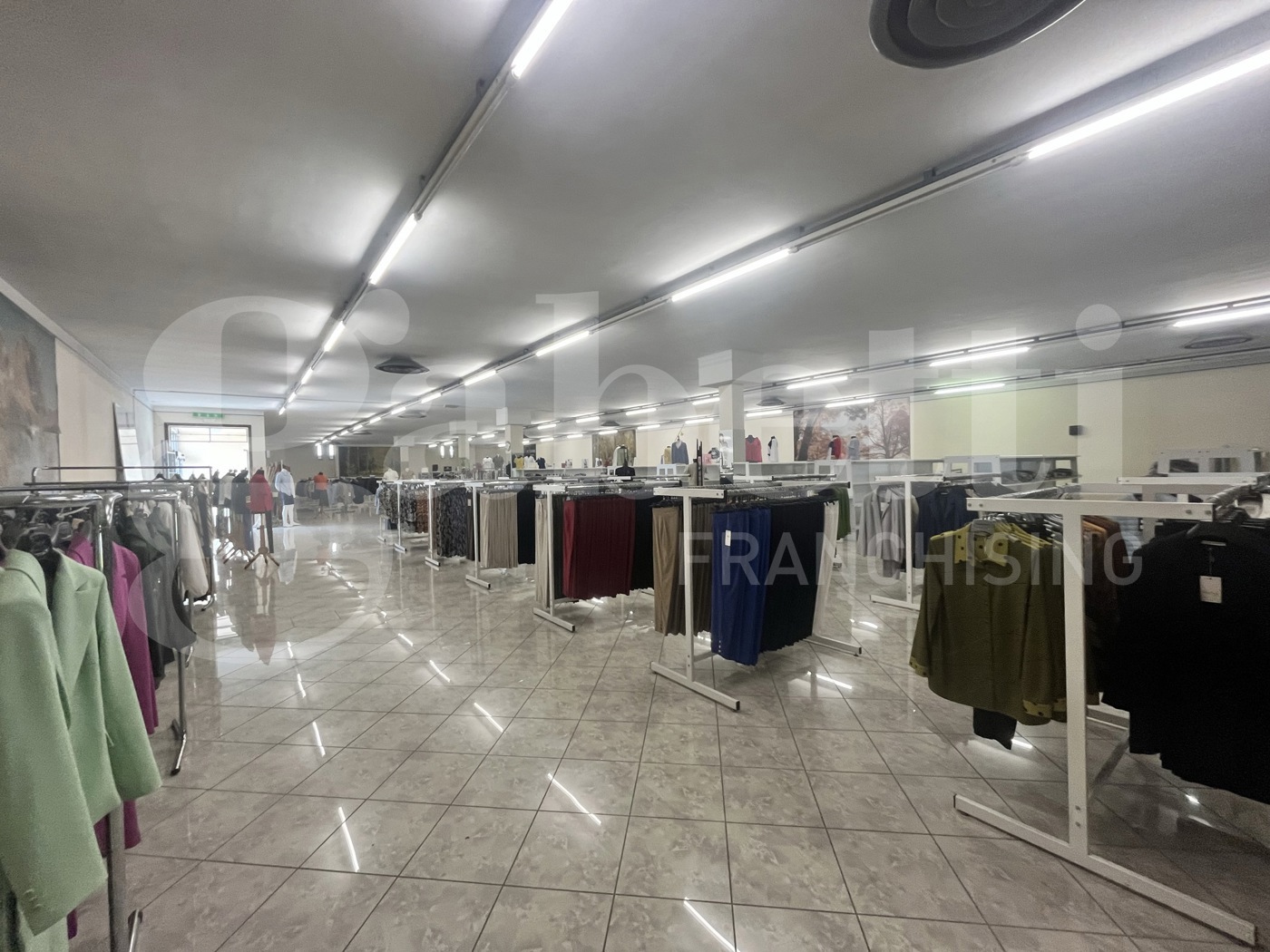 Capannone con box doppio a Rovigo