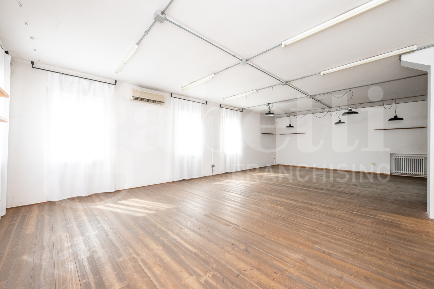 Stabile/Palazzo con box doppio a Baone
