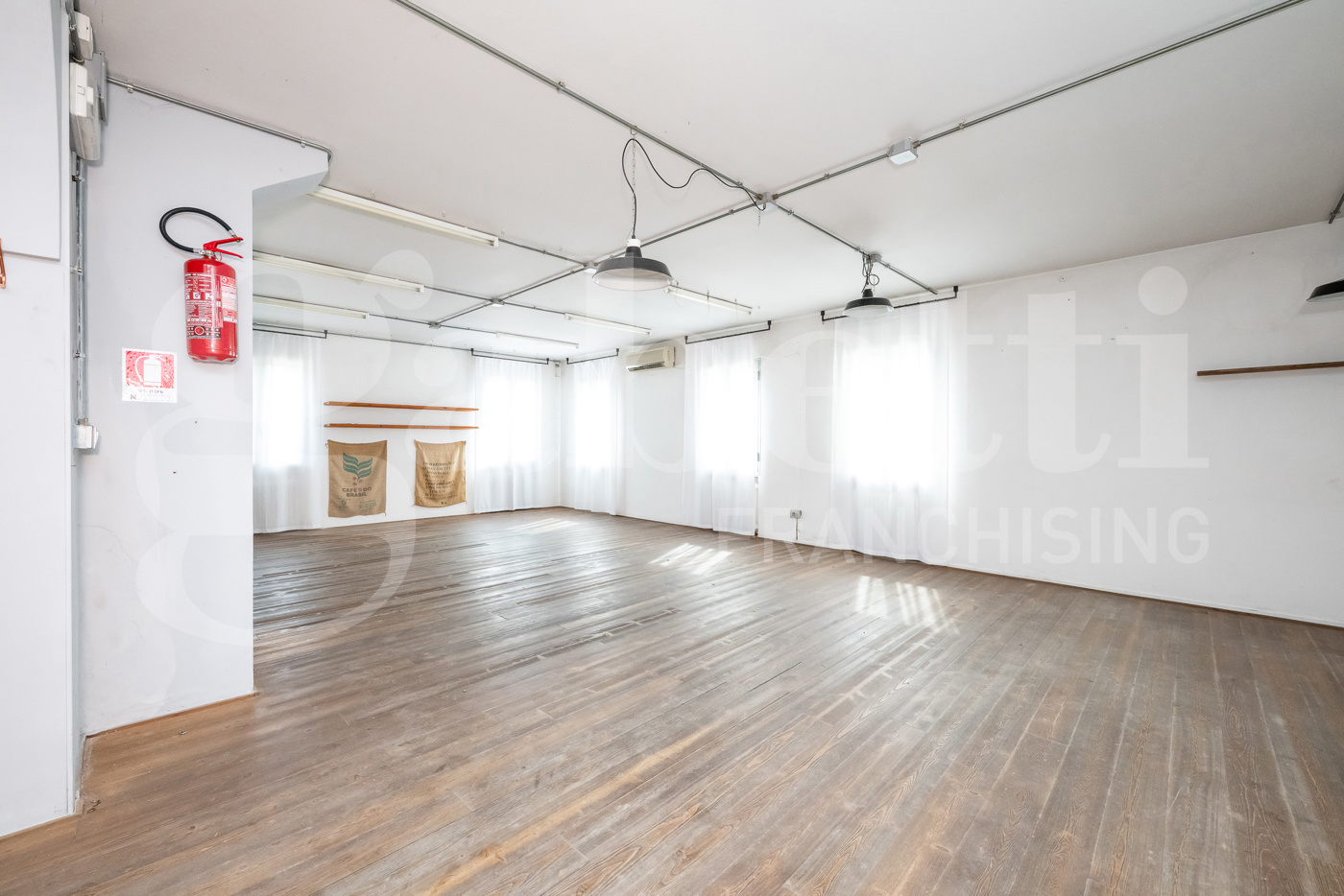 Stabile/Palazzo con box doppio a Baone