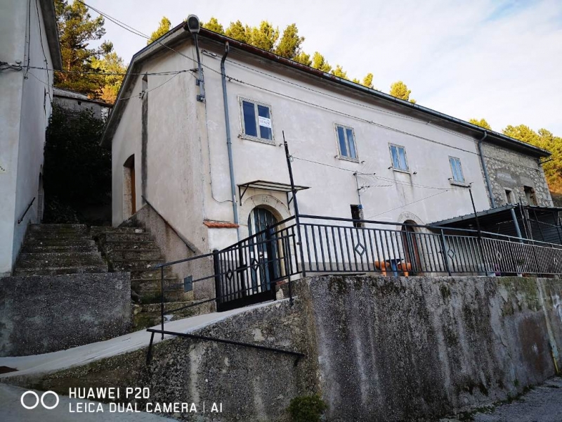 Casa indipendente da ristrutturare a Longano