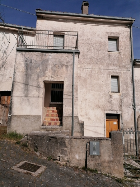 Casa indipendente con giardino a Sessano del Molise