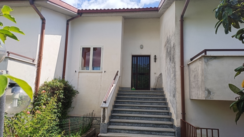 Villa con giardino a Pesche