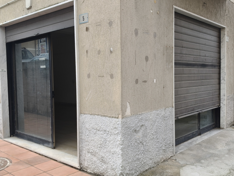 Locale commerciale in vendita a Isernia