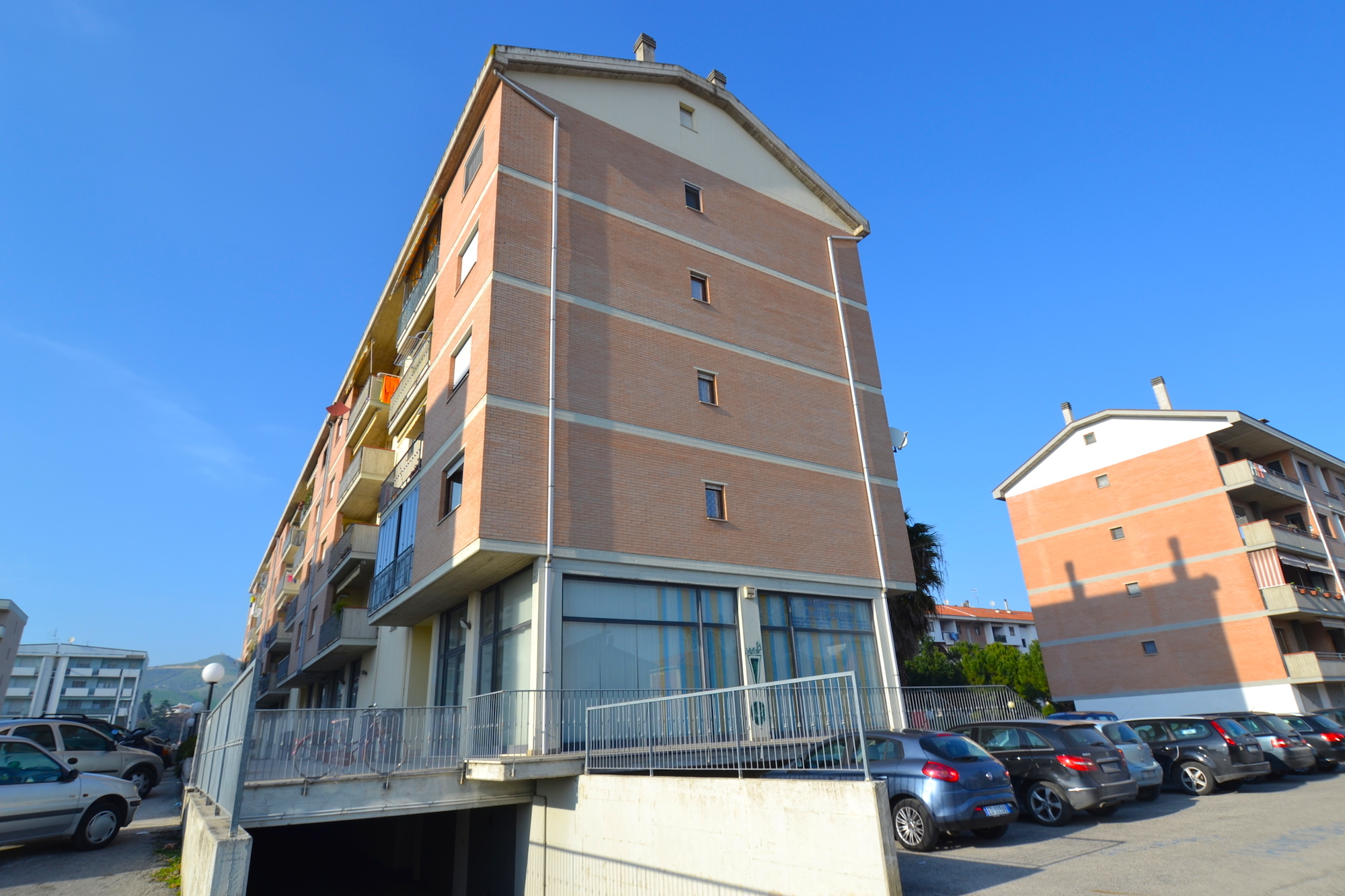 Locale commerciale in vendita, San Benedetto del Tronto porto d'ascoli residenziale (al di sopra della ss1