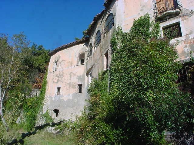 Villa da ristrutturare, Ascoli Piceno mozzano