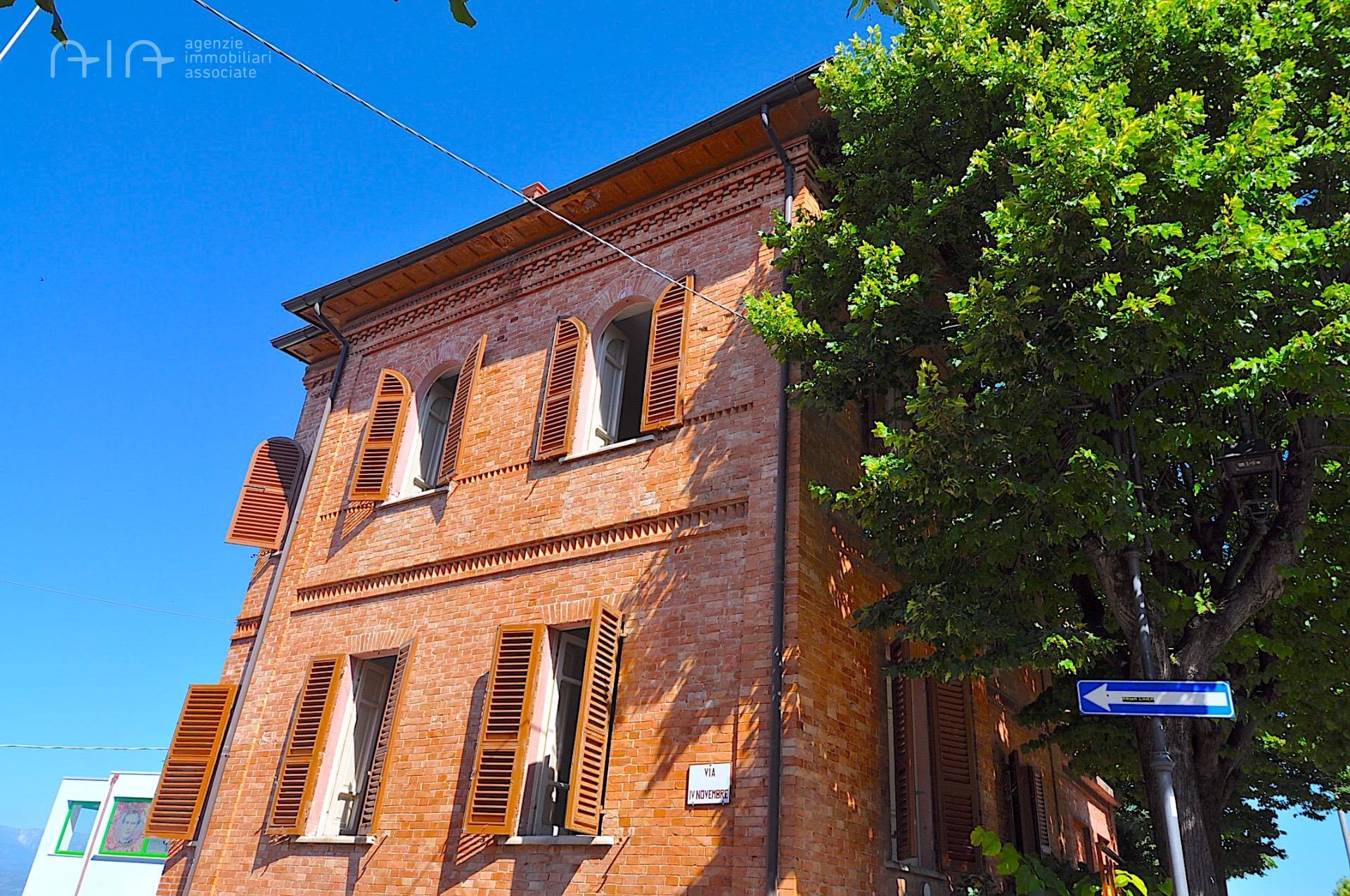 Casa indipendente con terrazzo, Ancarano centrale , centro storico