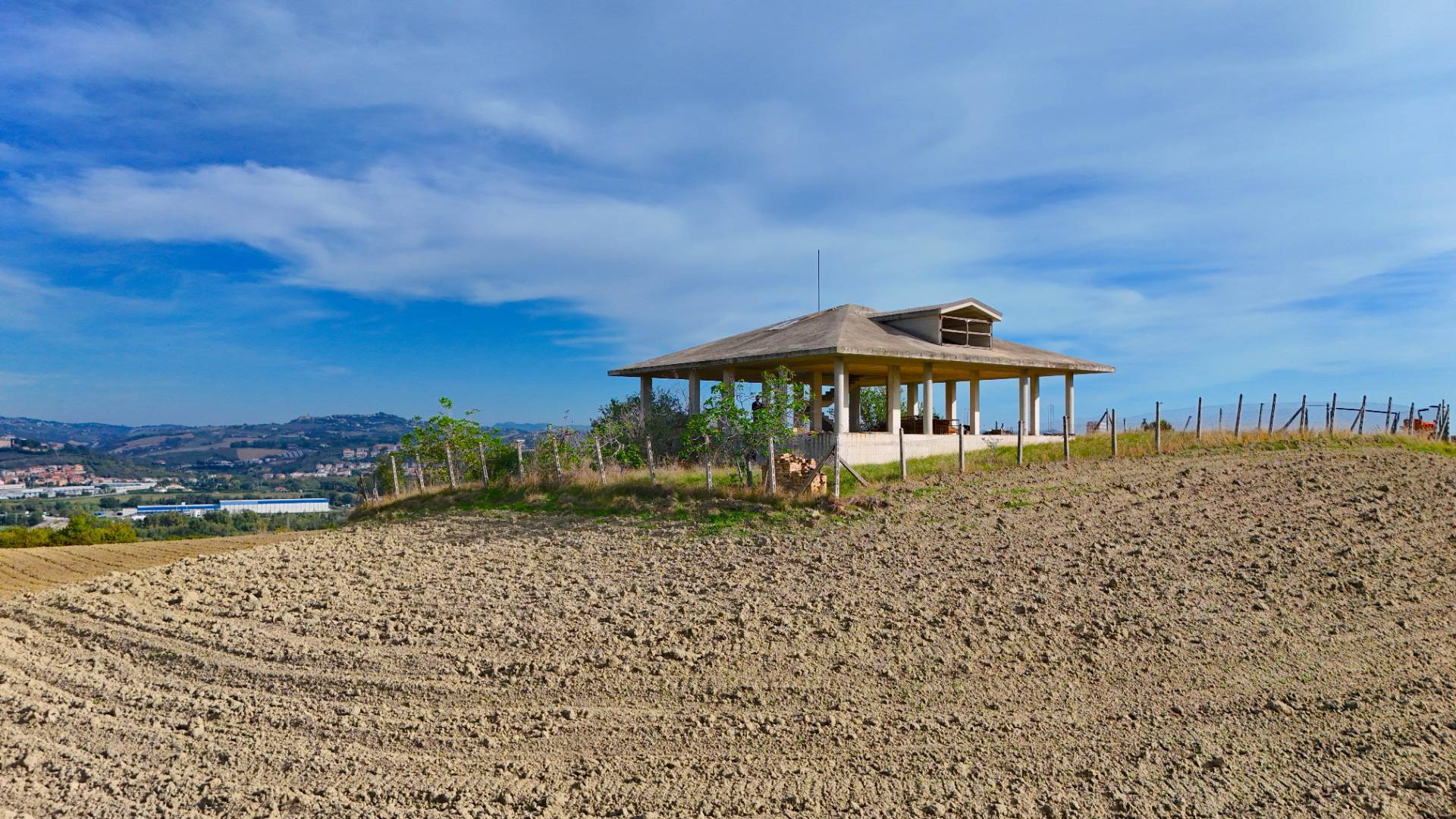 Villa con terrazzo, Ancarano collinare