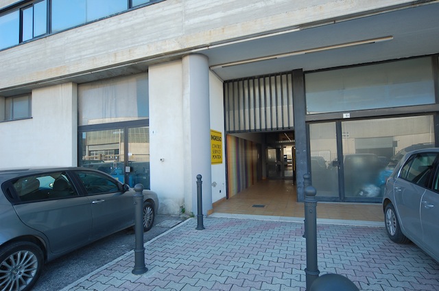 Locale Artigianale / Deposito in vendita a San Benedetto del Tronto, Porto D'ascoli residenziale