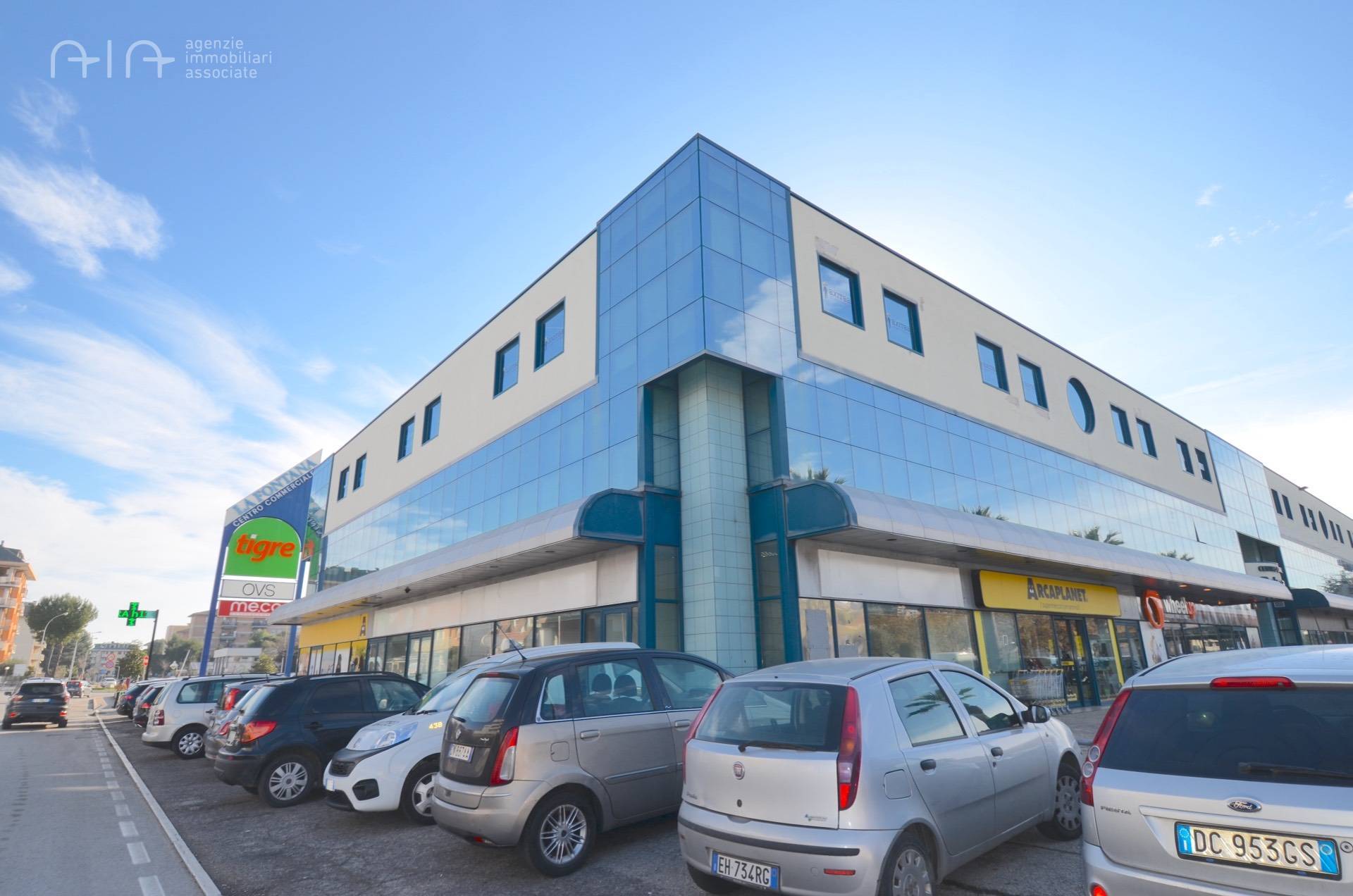 Locale Commerciale in vendita a San Benedetto del Tronto, Porto D'ascoli residenziale