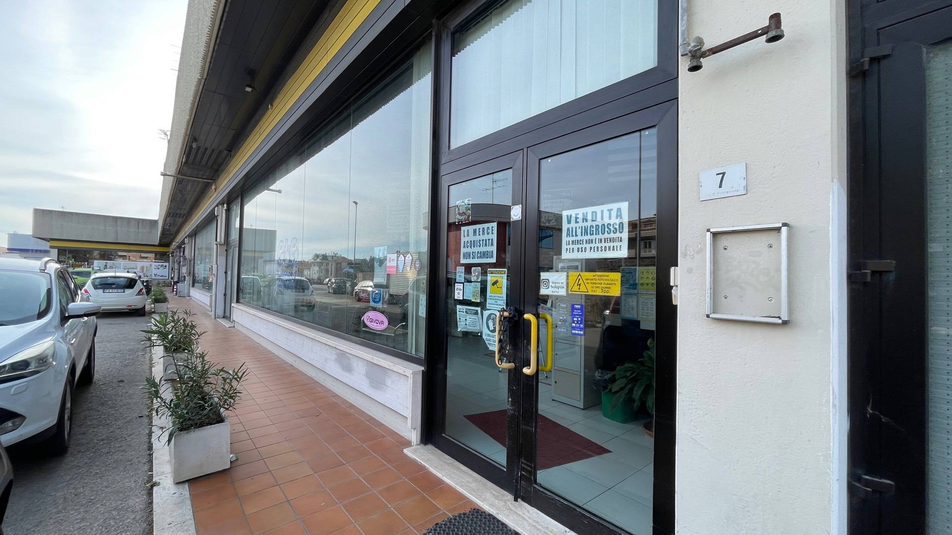 Locale Commerciale in vendita a San Benedetto del Tronto, Porto D'ascoli residenziale