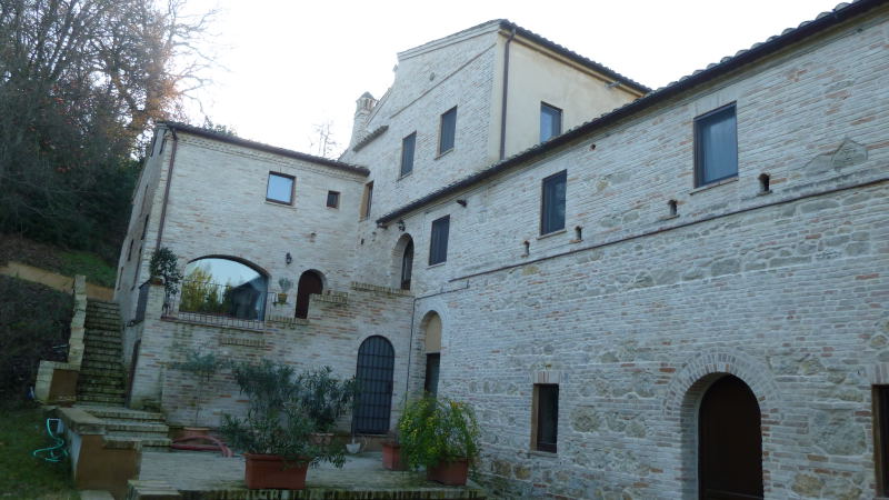 Casale Colonico Rustico in vendita a Fermo