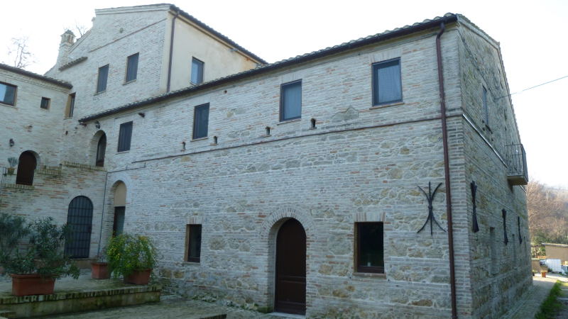 Casale Colonico Rustico in vendita a Fermo