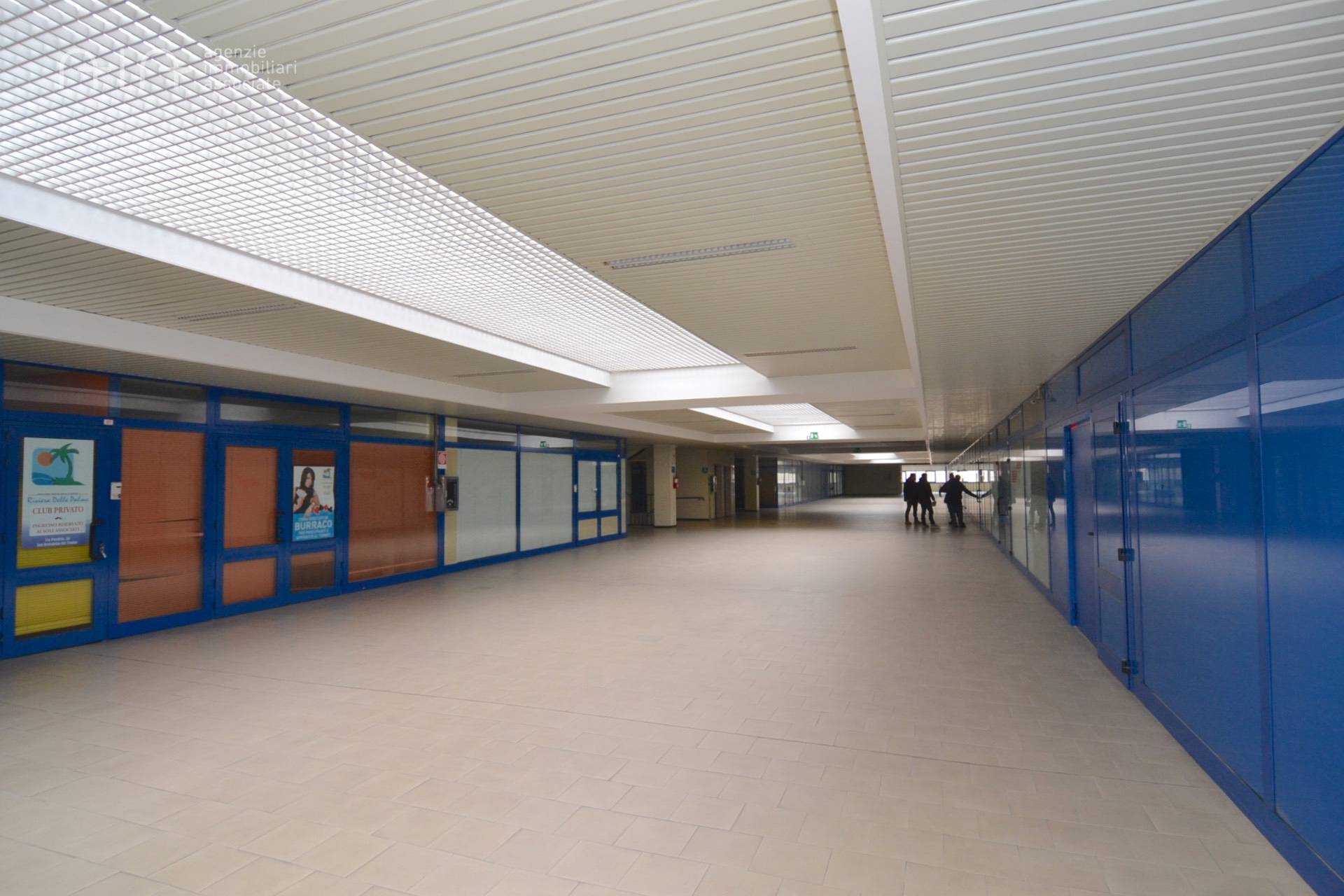 Locale Commerciale in affitto a San Benedetto del Tronto, Porto D'ascoli residenziale