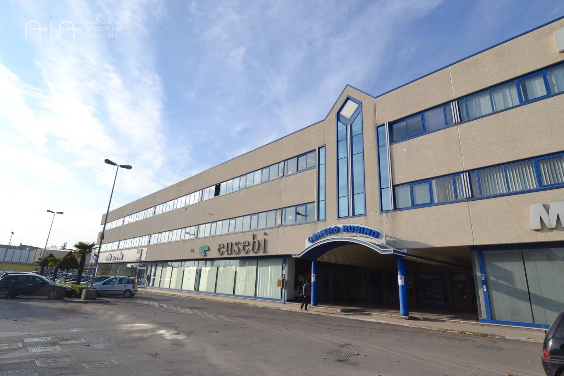 Locale Commerciale in affitto a San Benedetto del Tronto, Porto D'ascoli residenziale