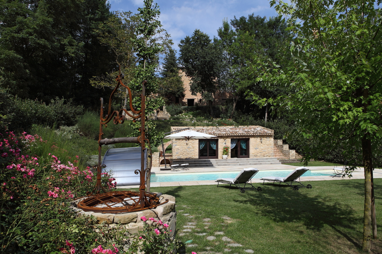 Casale Colonico Rustico in vendita a Sarnano, Centrale