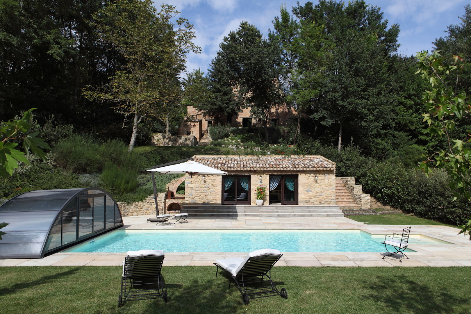 Casale Colonico Rustico in vendita a Sarnano, Centrale