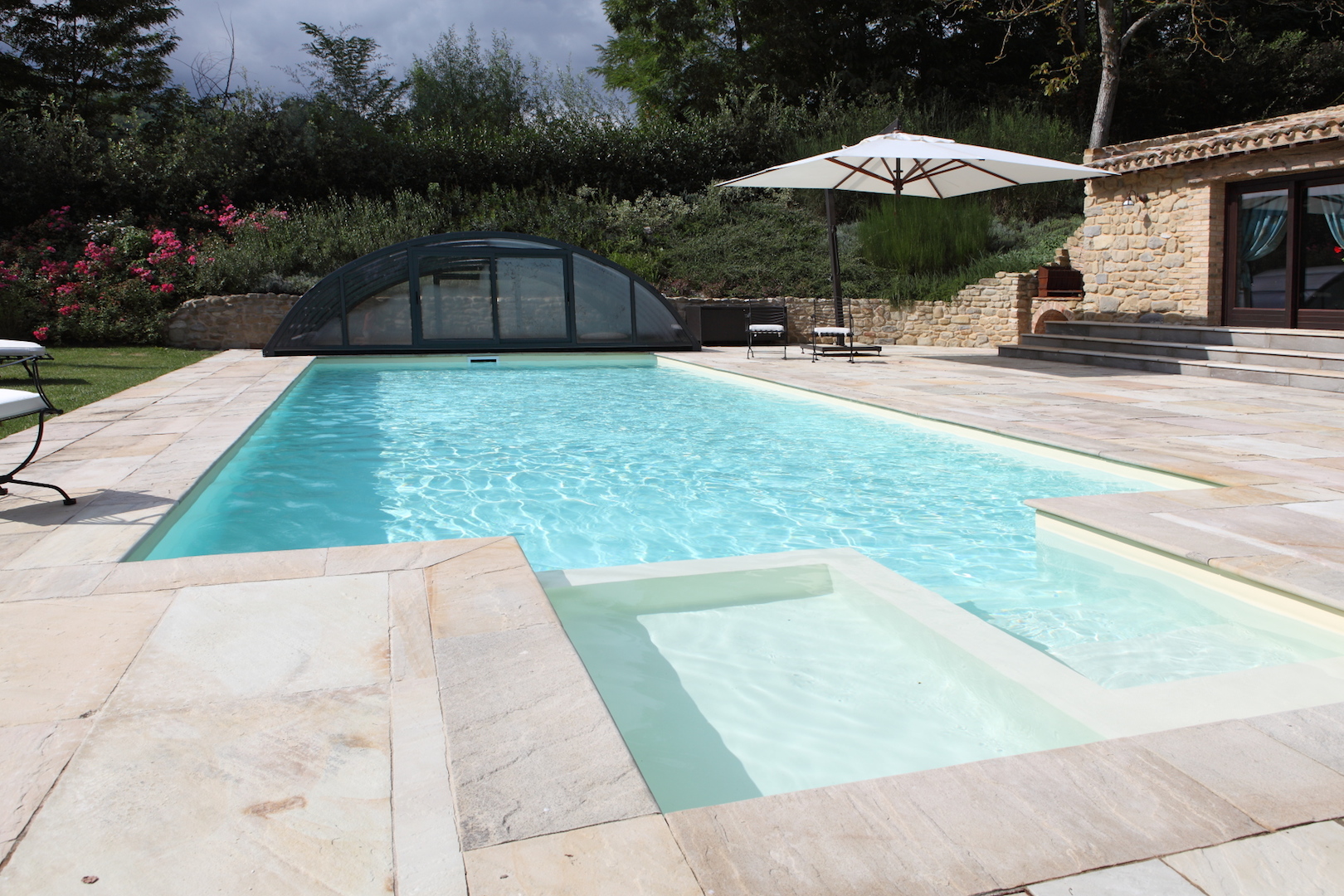 Casale Colonico Rustico in vendita a Sarnano, Centrale